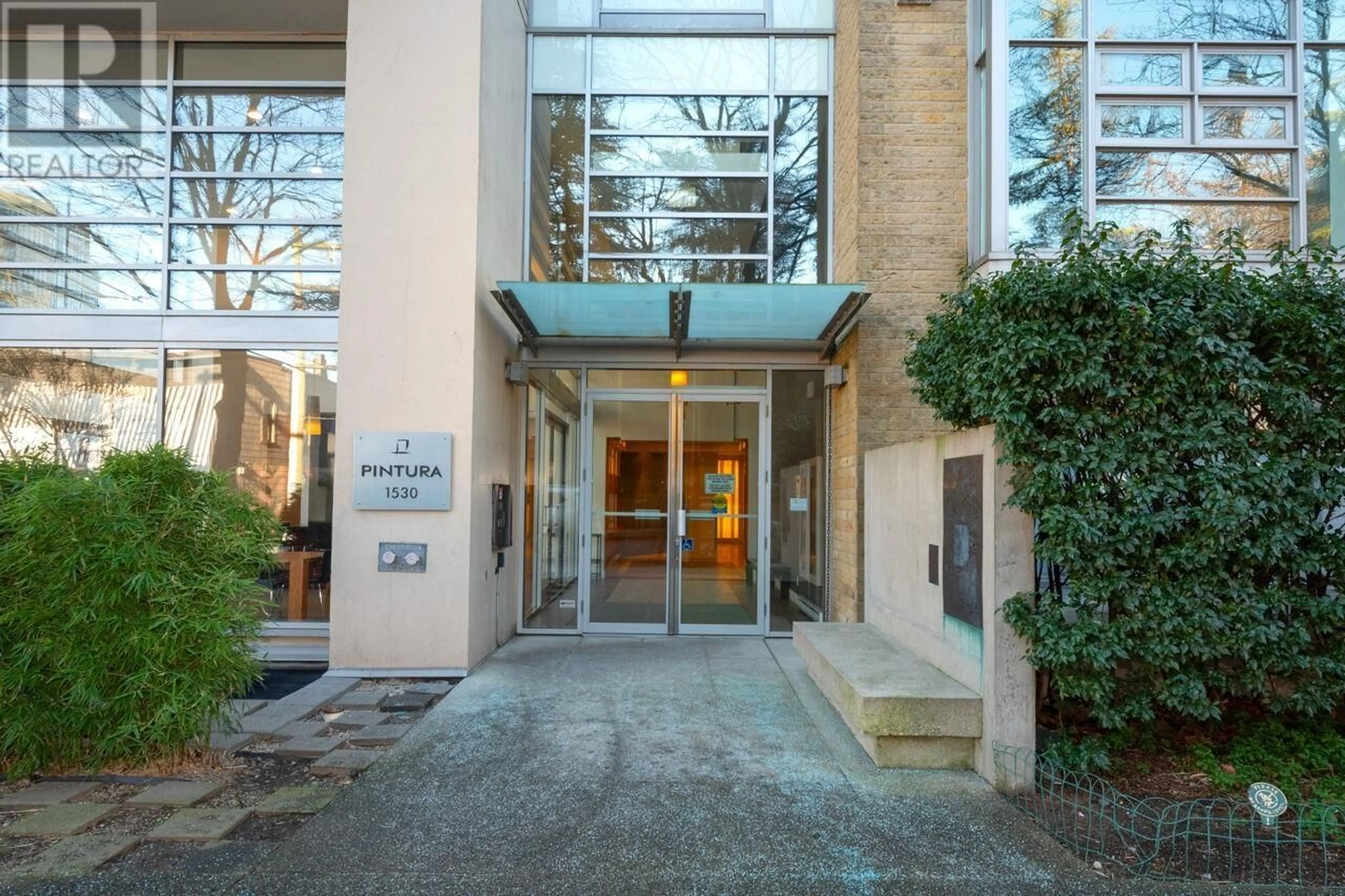 Indoor foyer for 701 - 1530 8TH AVENUE, Vancouver British Columbia V6J5M6