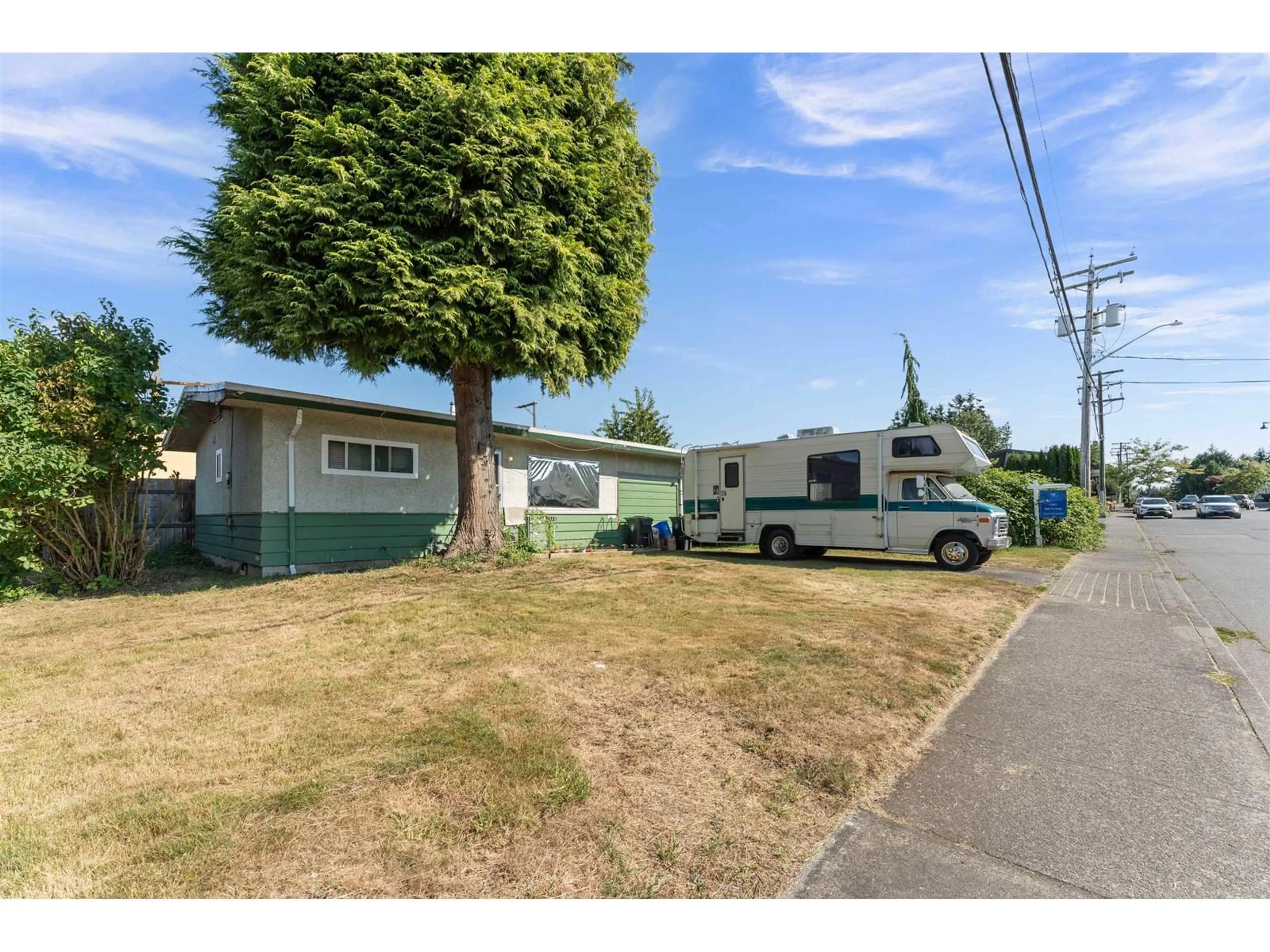 A pic from outside/outdoor area/front of a property/back of a property/a pic from drone, street for 3112 271, Langley British Columbia V4W3H7