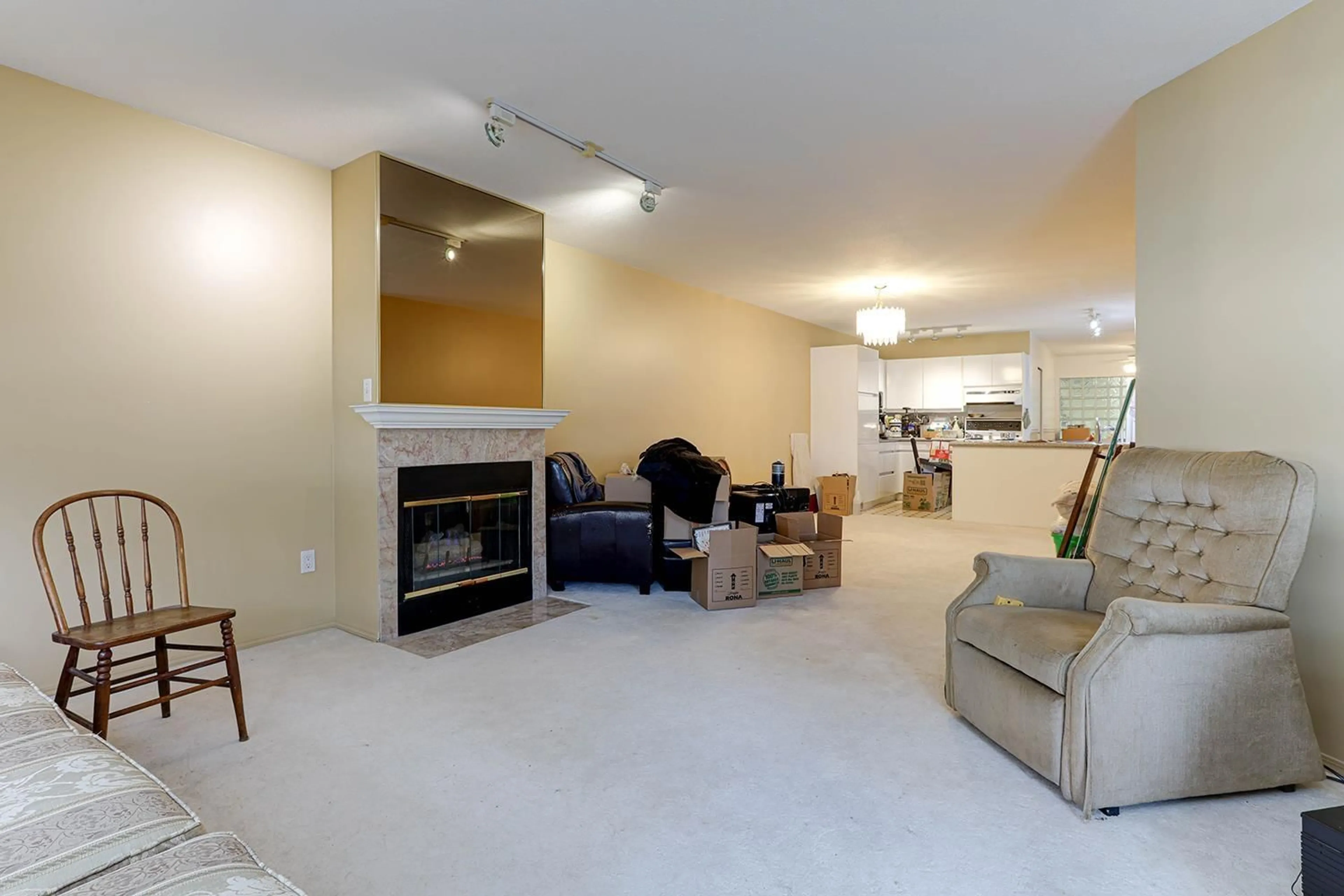 Living room with furniture, unknown for 2F - 1400 GEORGE, White Rock British Columbia V4B4A3