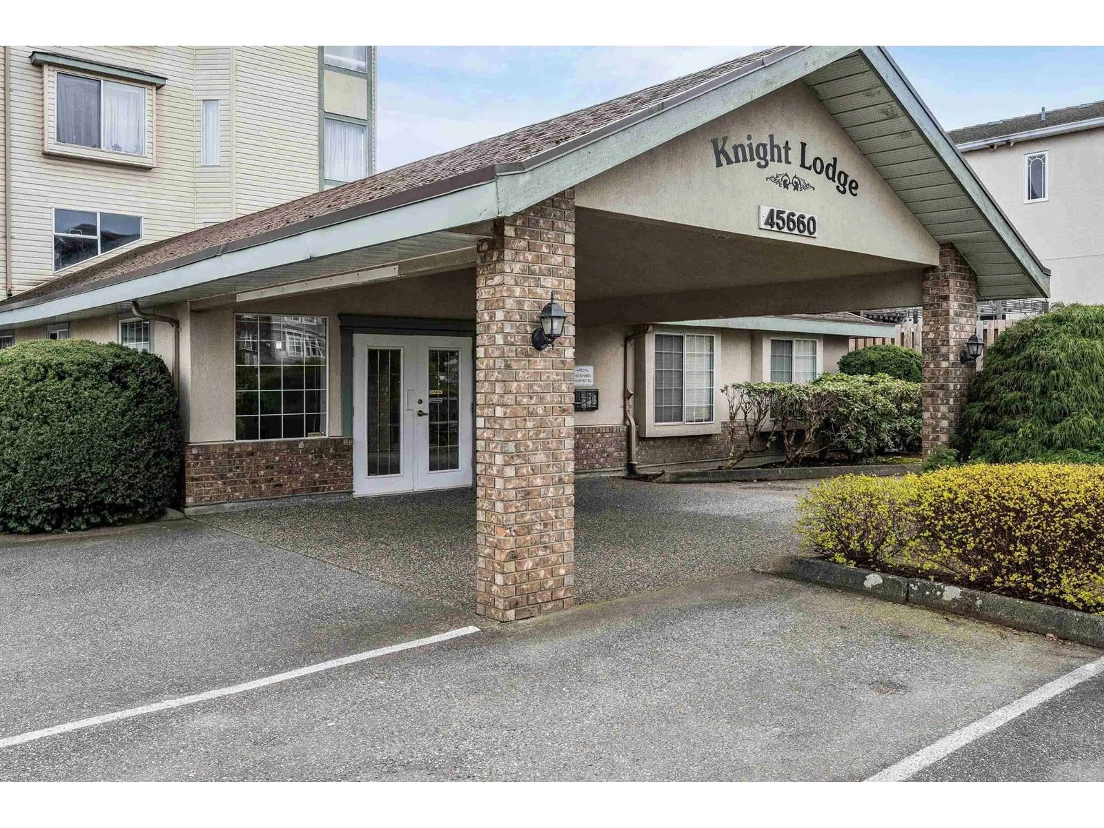 Indoor foyer for 310 - 45660 KNIGHT ROAD, Chilliwack British Columbia V2R2X4