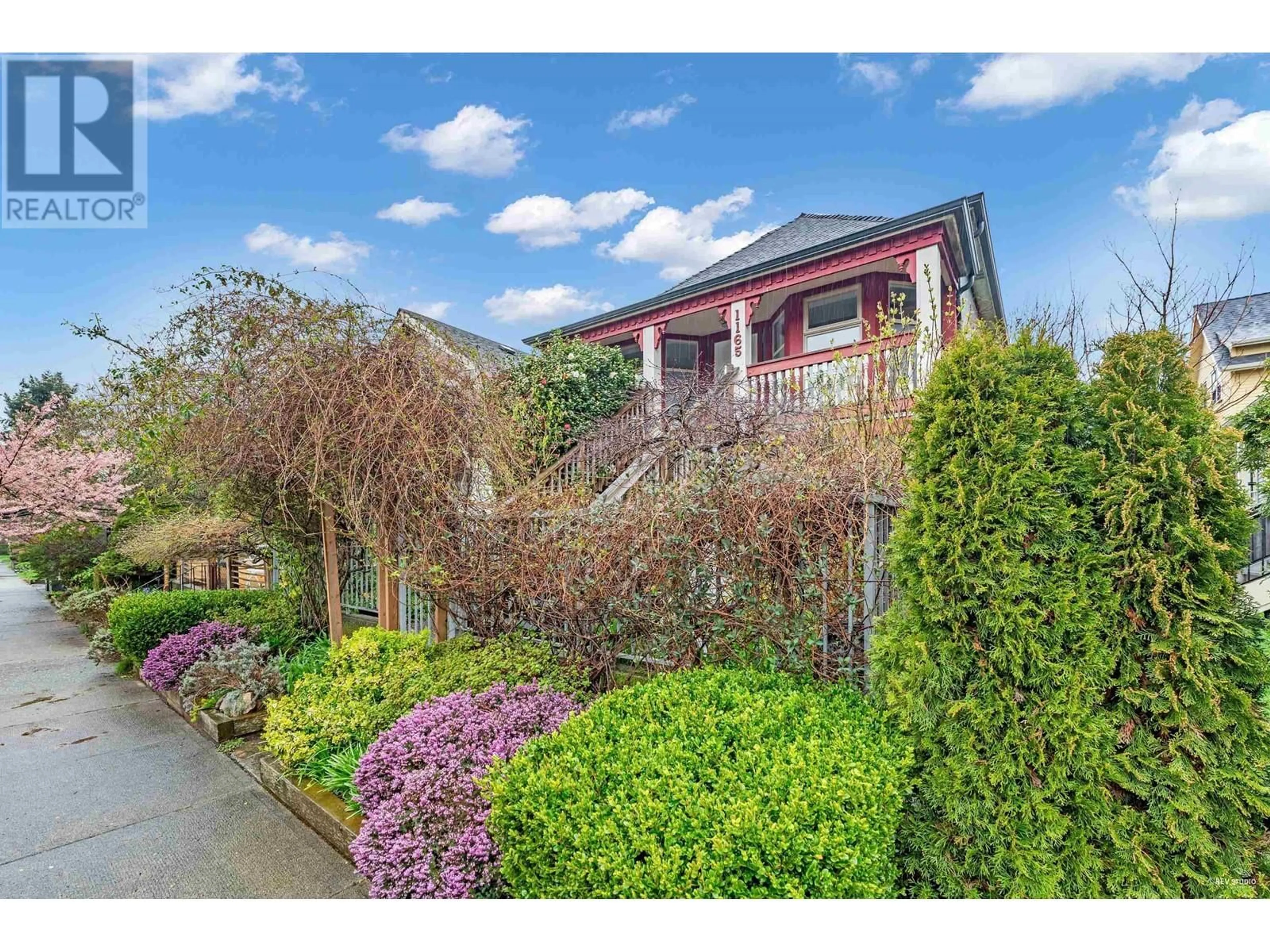 A pic from outside/outdoor area/front of a property/back of a property/a pic from drone, street for 1165 PENDER STREET, Vancouver British Columbia V6A1W6