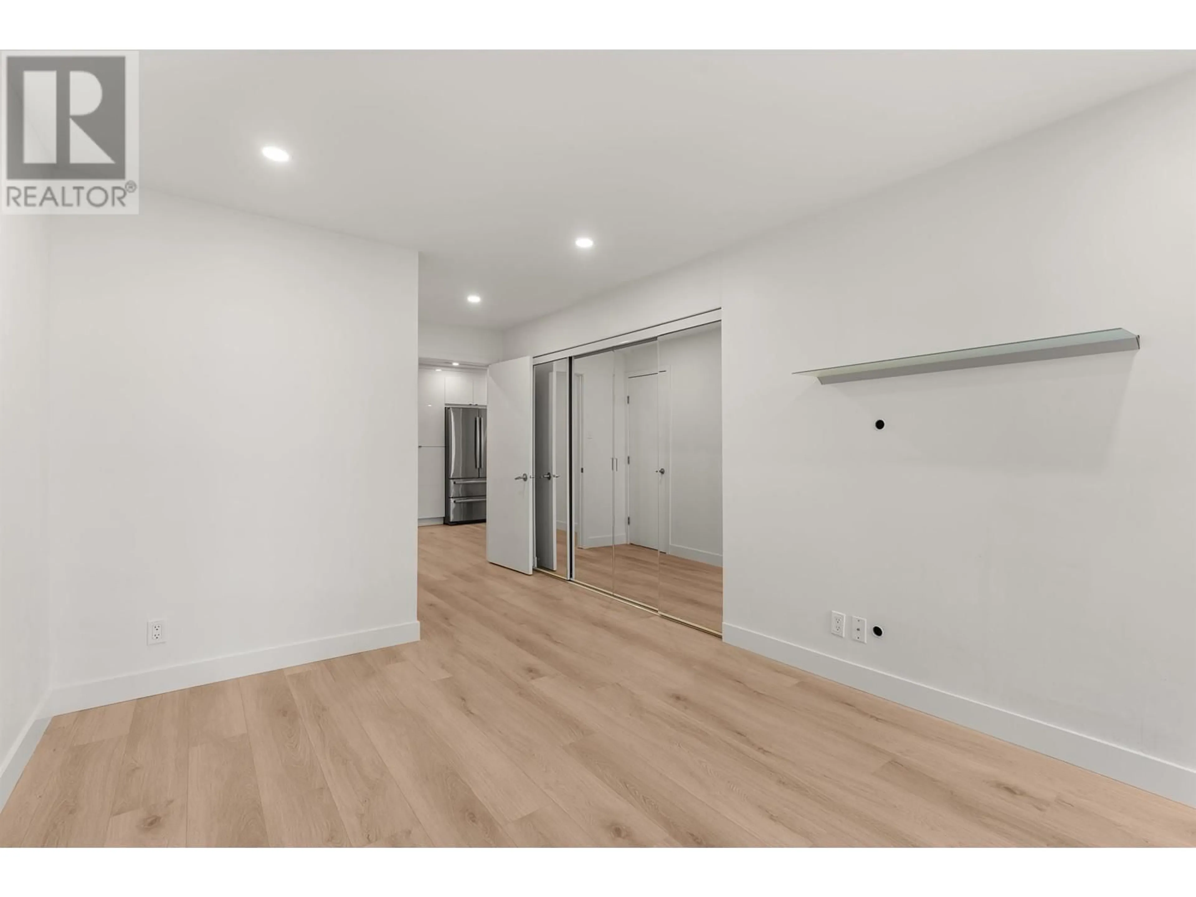 A pic of a room for 201 - 2024 FULLERTON AVENUE, North Vancouver British Columbia V7P3G4