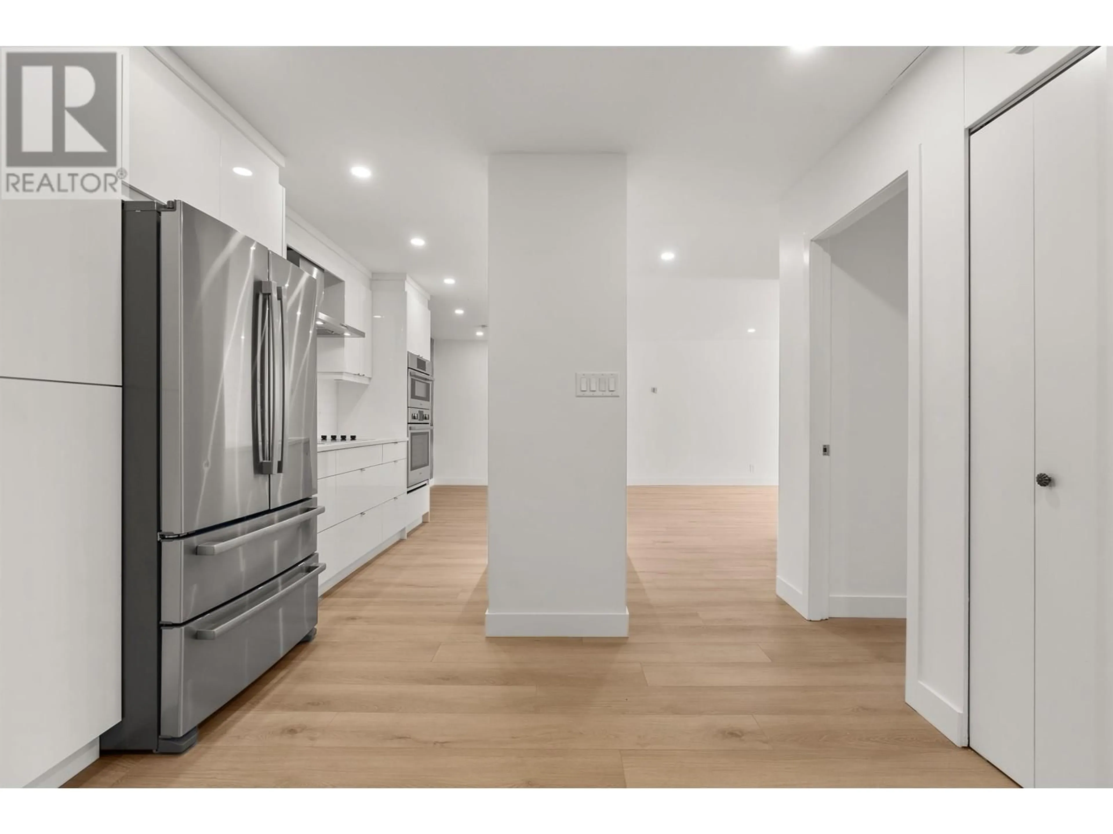 Unknown for 201 - 2024 FULLERTON AVENUE, North Vancouver British Columbia V7P3G4