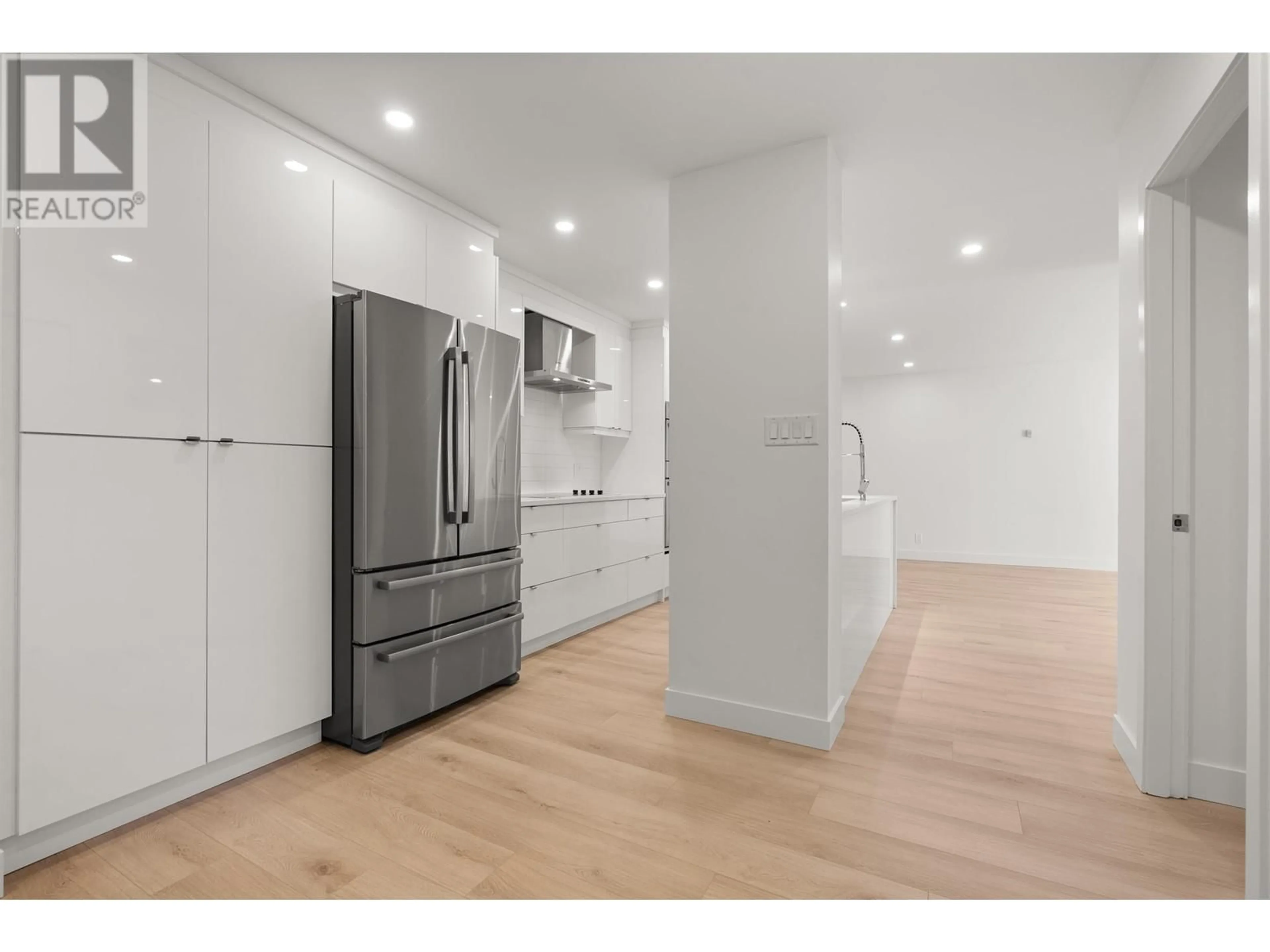 Open concept kitchen, wood/laminate floor for 201 - 2024 FULLERTON AVENUE, North Vancouver British Columbia V7P3G4