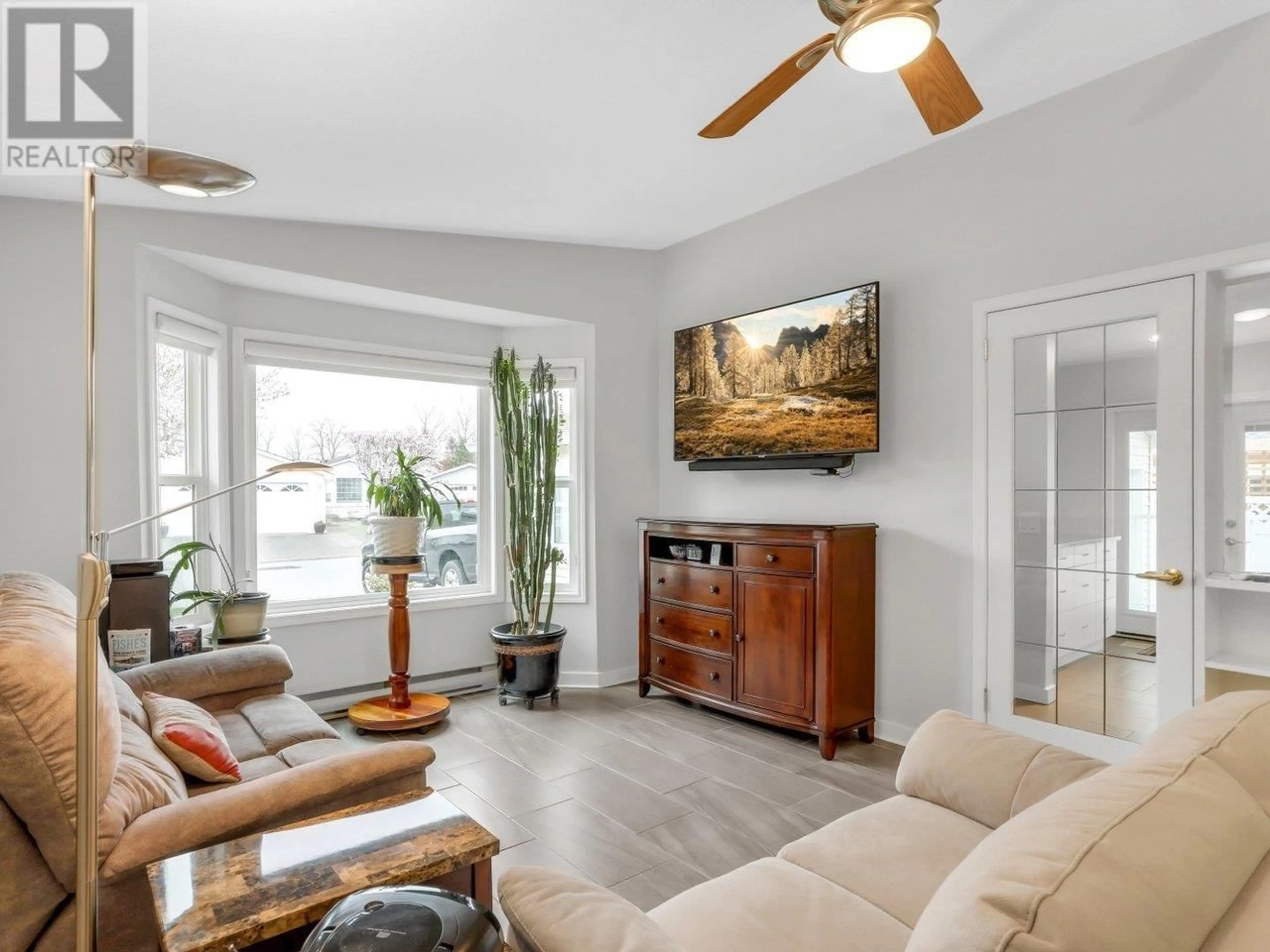 Living room with furniture, unknown for 5535 SPINNAKER BAY, Ladner British Columbia V4K4R8