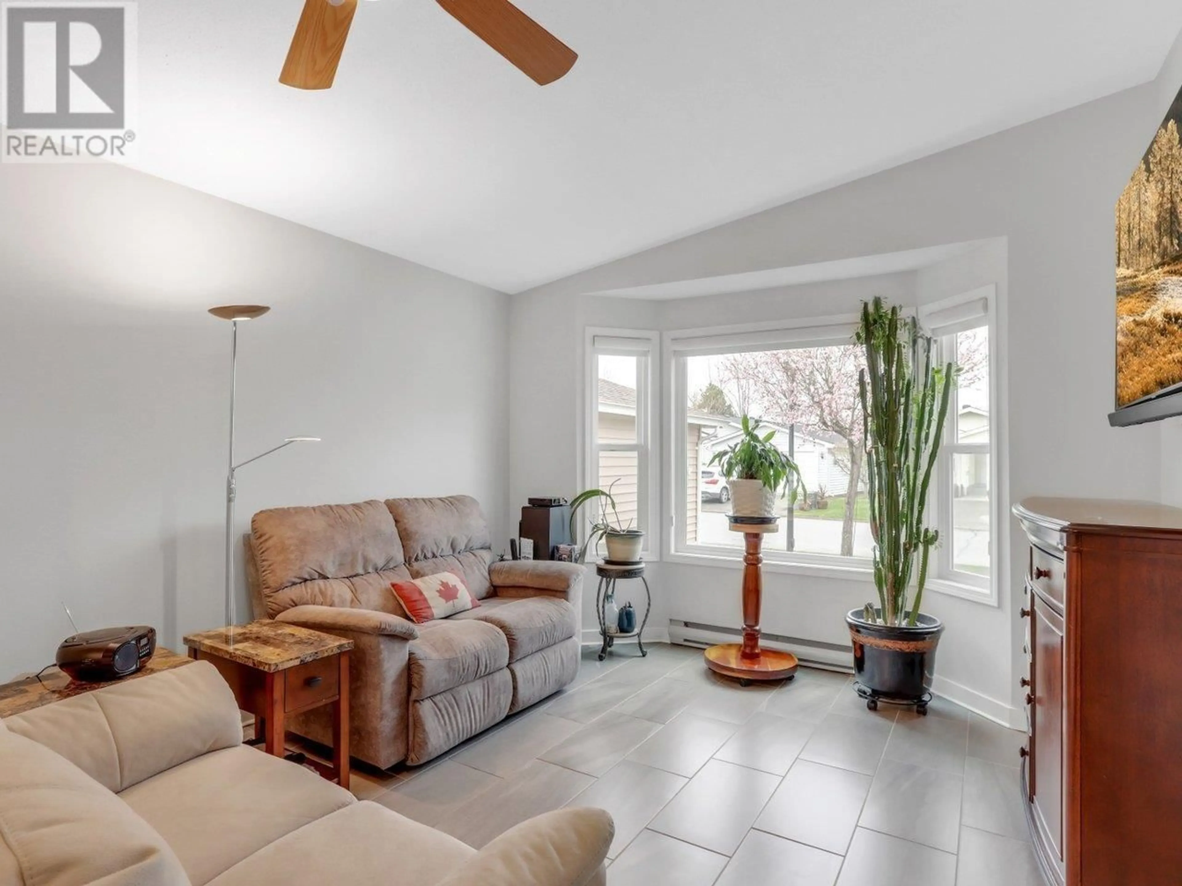 Living room with furniture, unknown for 5535 SPINNAKER BAY, Ladner British Columbia V4K4R8