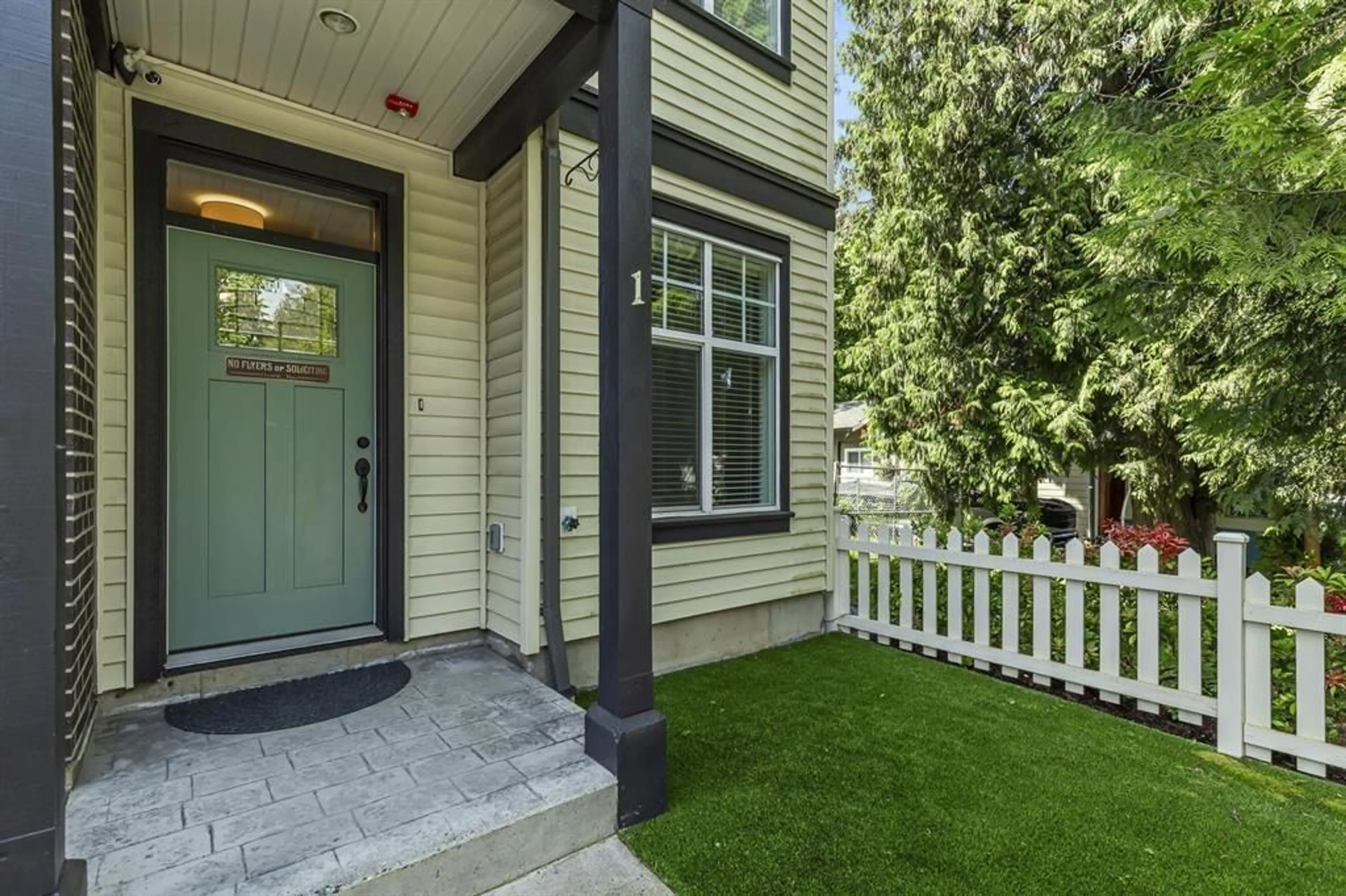 Home with vinyl exterior material, street for 1 - 33460 LYNN, Abbotsford British Columbia V2S0H6