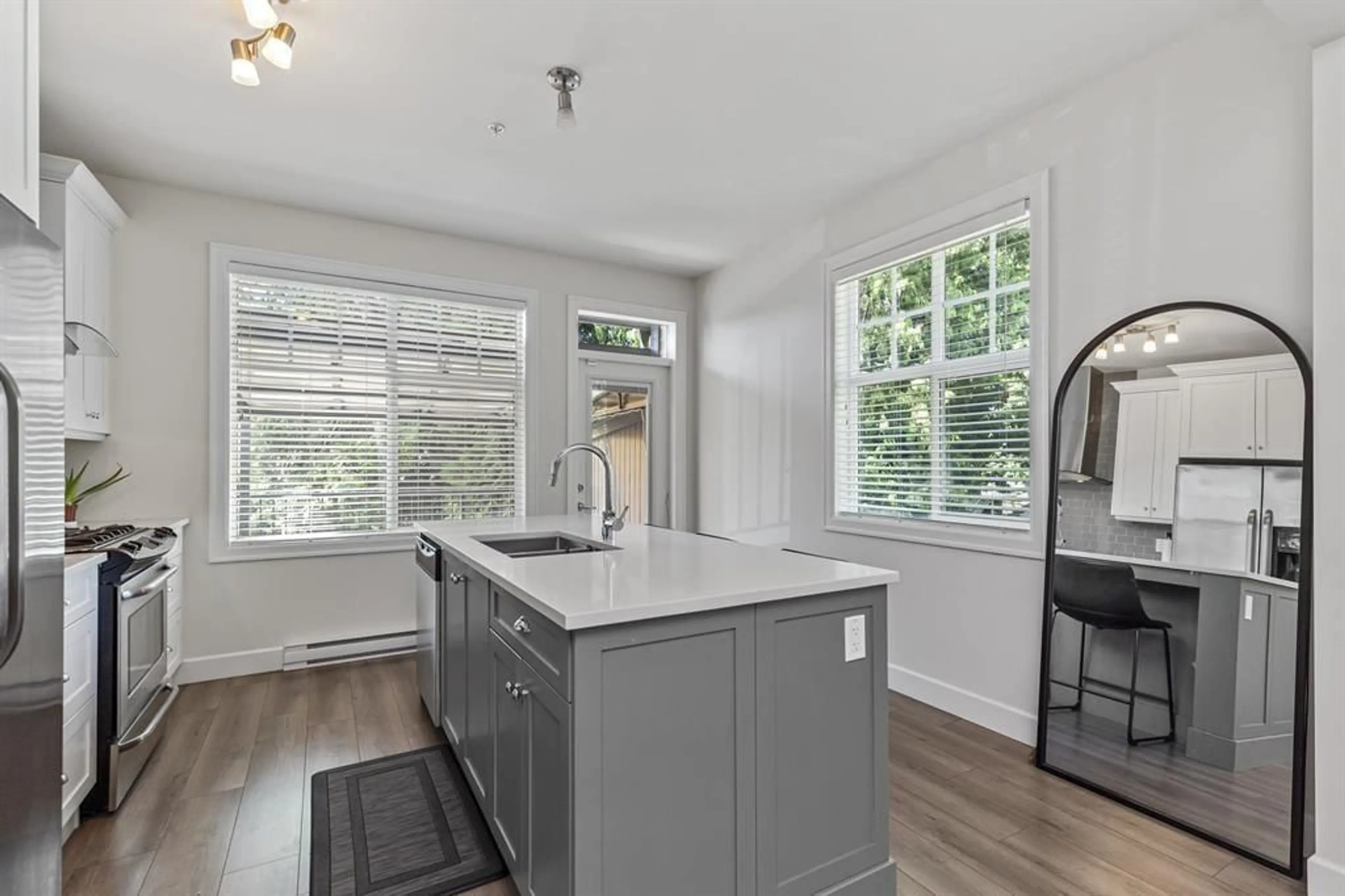 Open concept kitchen, unknown for 1 - 33460 LYNN, Abbotsford British Columbia V2S0H6