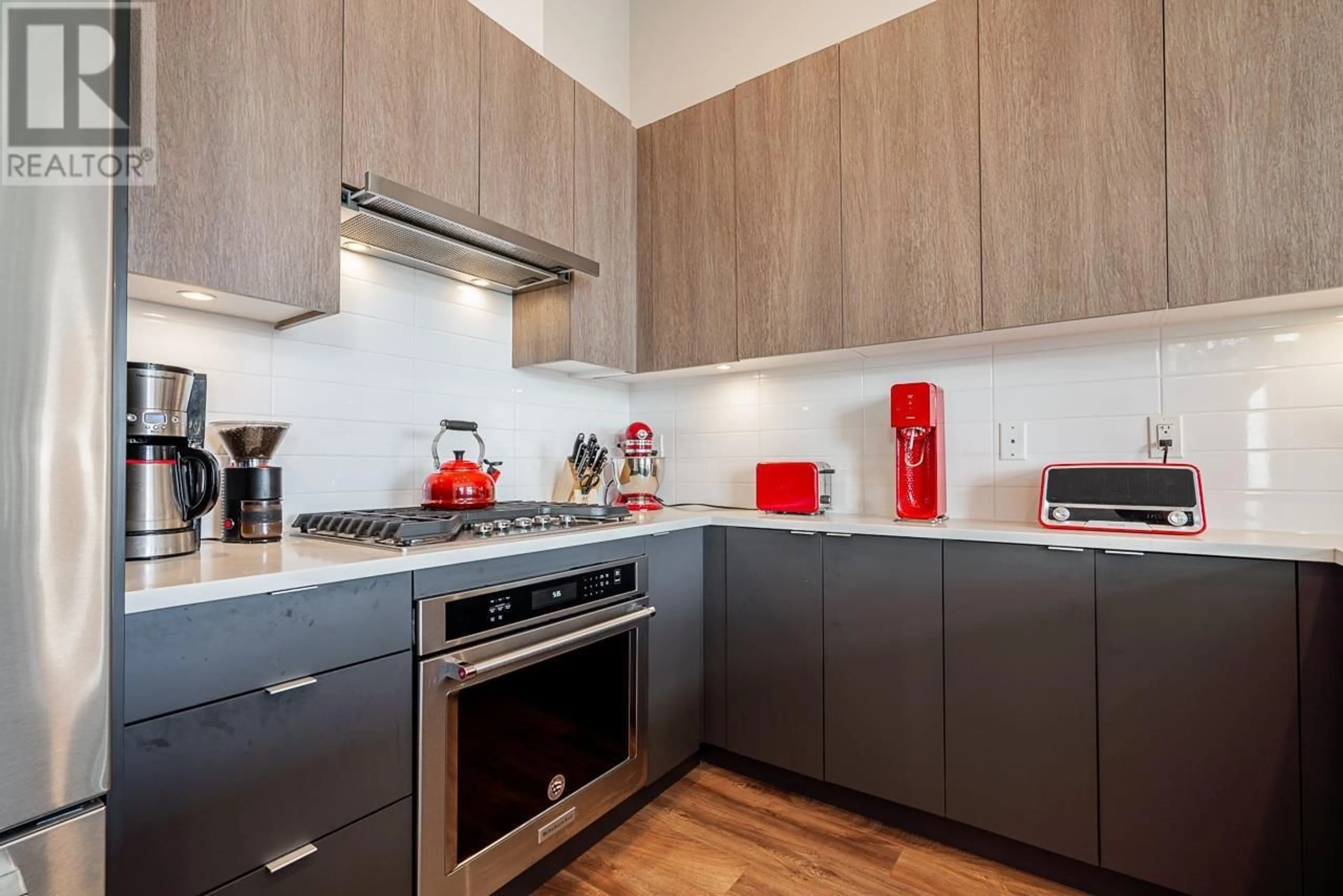 Standard kitchen, wood/laminate floor for 610 - 621 REGAN AVENUE, Coquitlam British Columbia V3J0K1