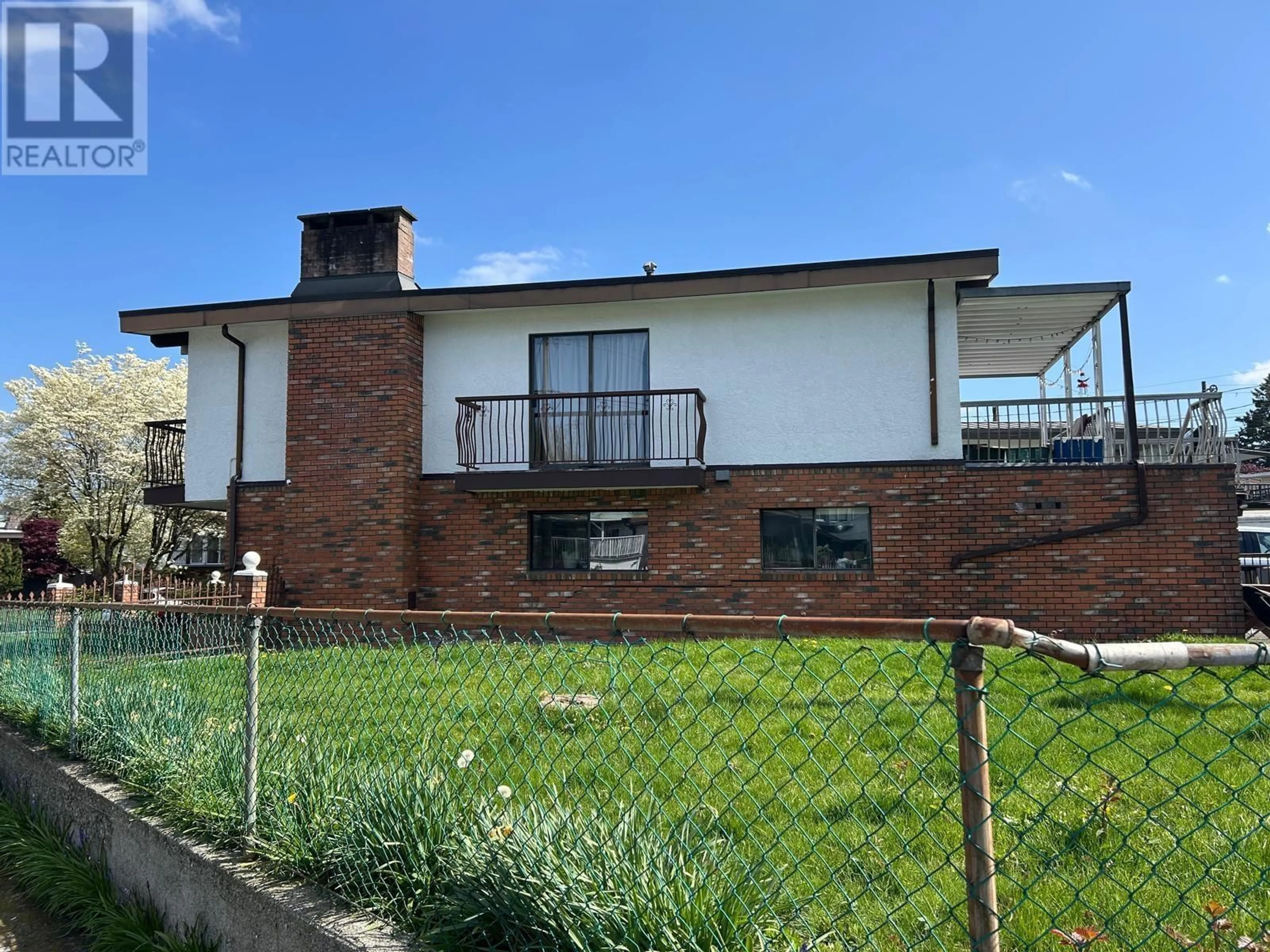 A pic from outside/outdoor area/front of a property/back of a property/a pic from drone, building for 3261 WANETA PLACE, Vancouver British Columbia V5M3H7