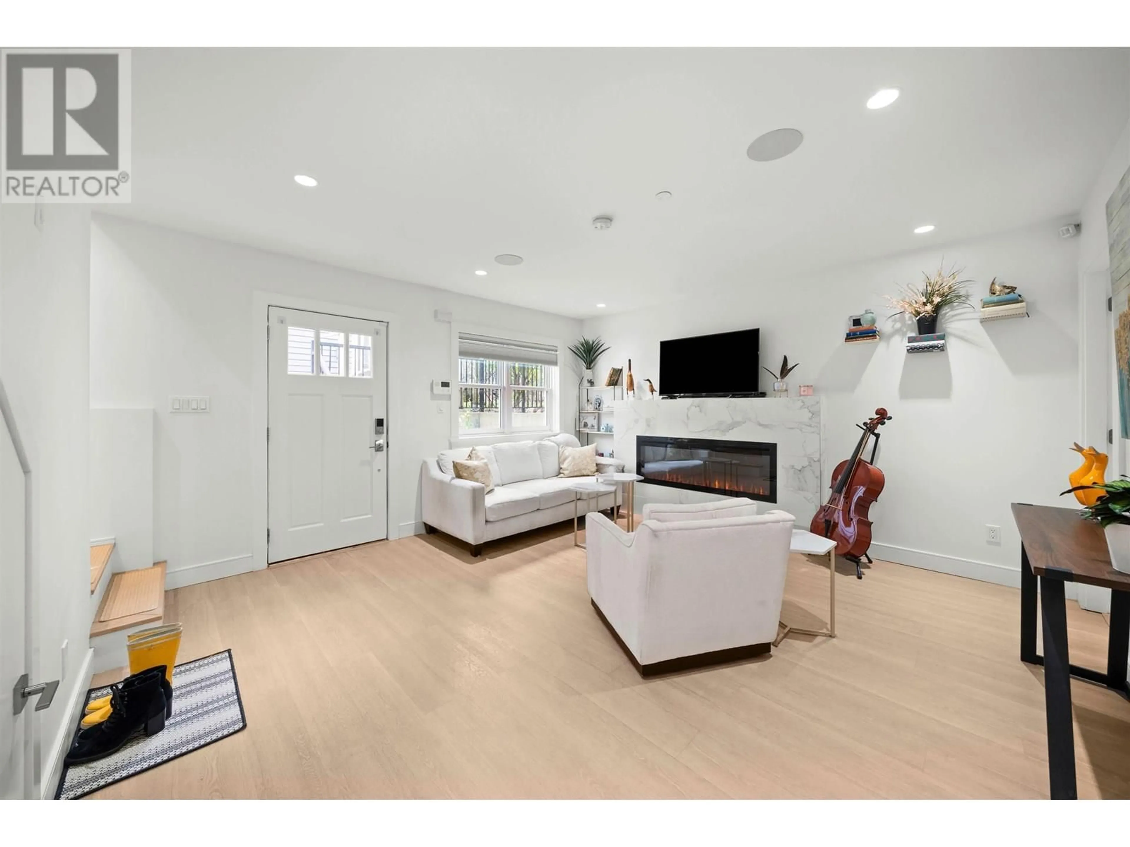 Living room with furniture, unknown for 1020 ODLUM DRIVE, Vancouver British Columbia V5L3L6