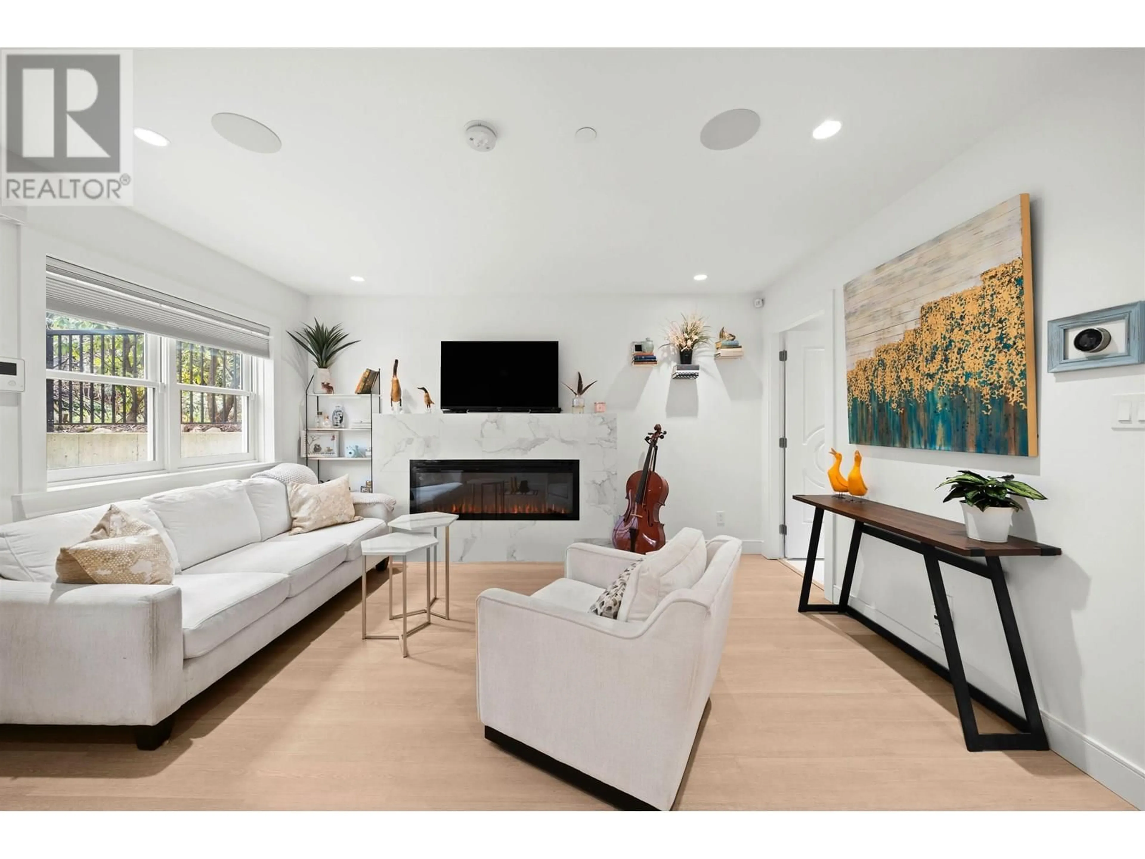 Living room with furniture, unknown for 1020 ODLUM DRIVE, Vancouver British Columbia V5L3L6