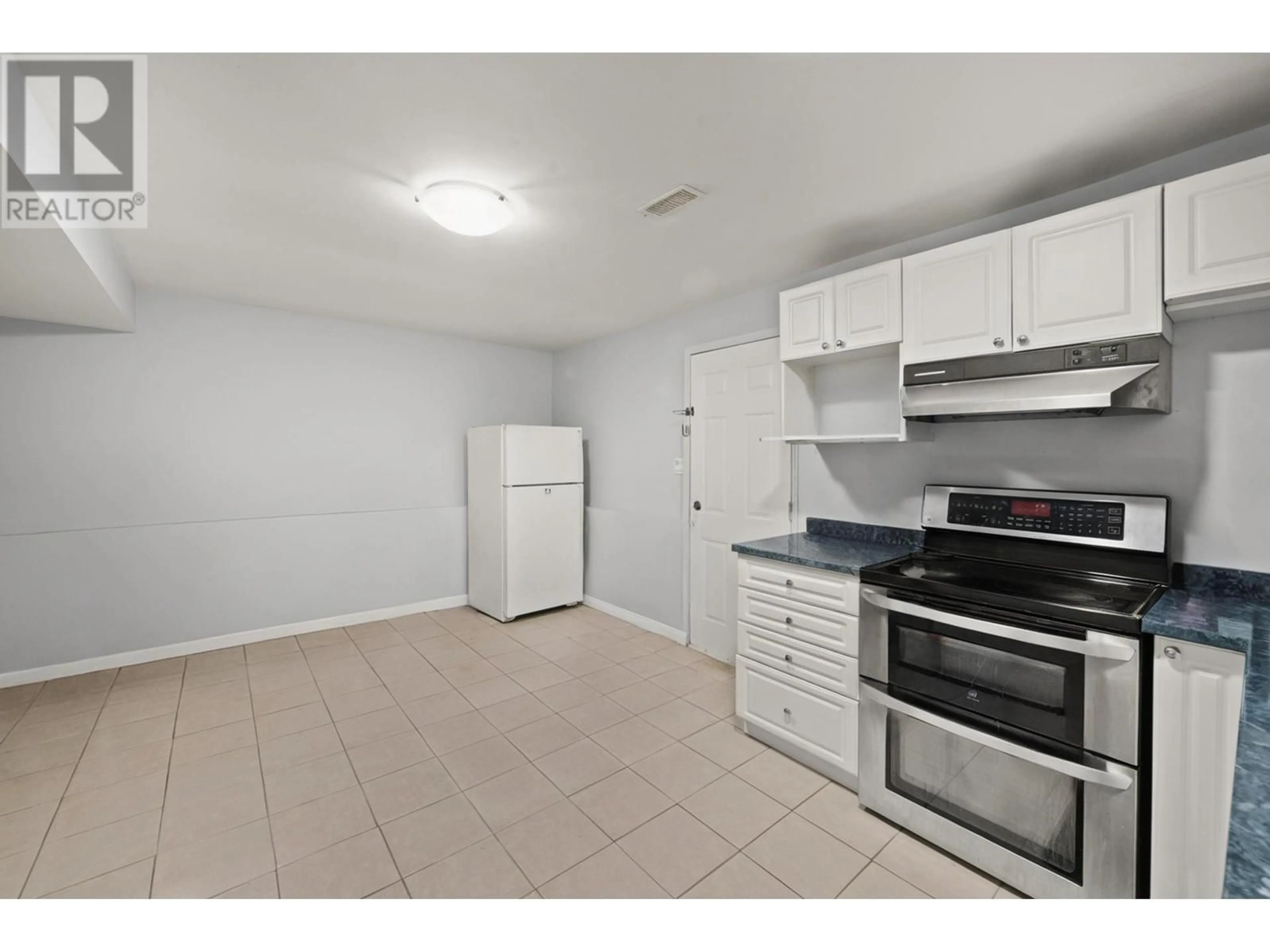 Standard kitchen, unknown for 3949 SEFTON STREET, Port Coquitlam British Columbia V3B3S2