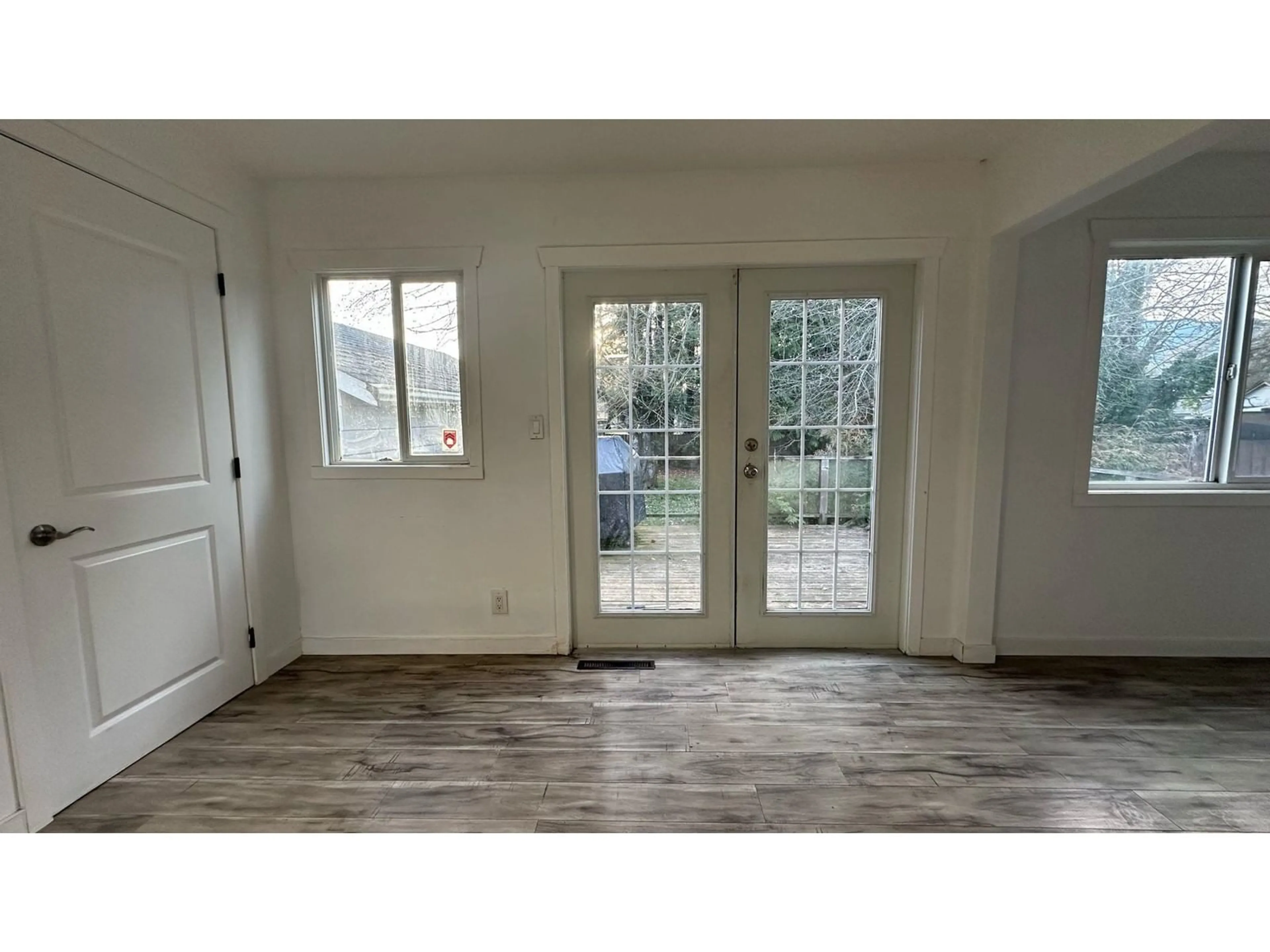 Indoor entryway for 9757 HILLIER STREET, Chilliwack British Columbia V2P4K2