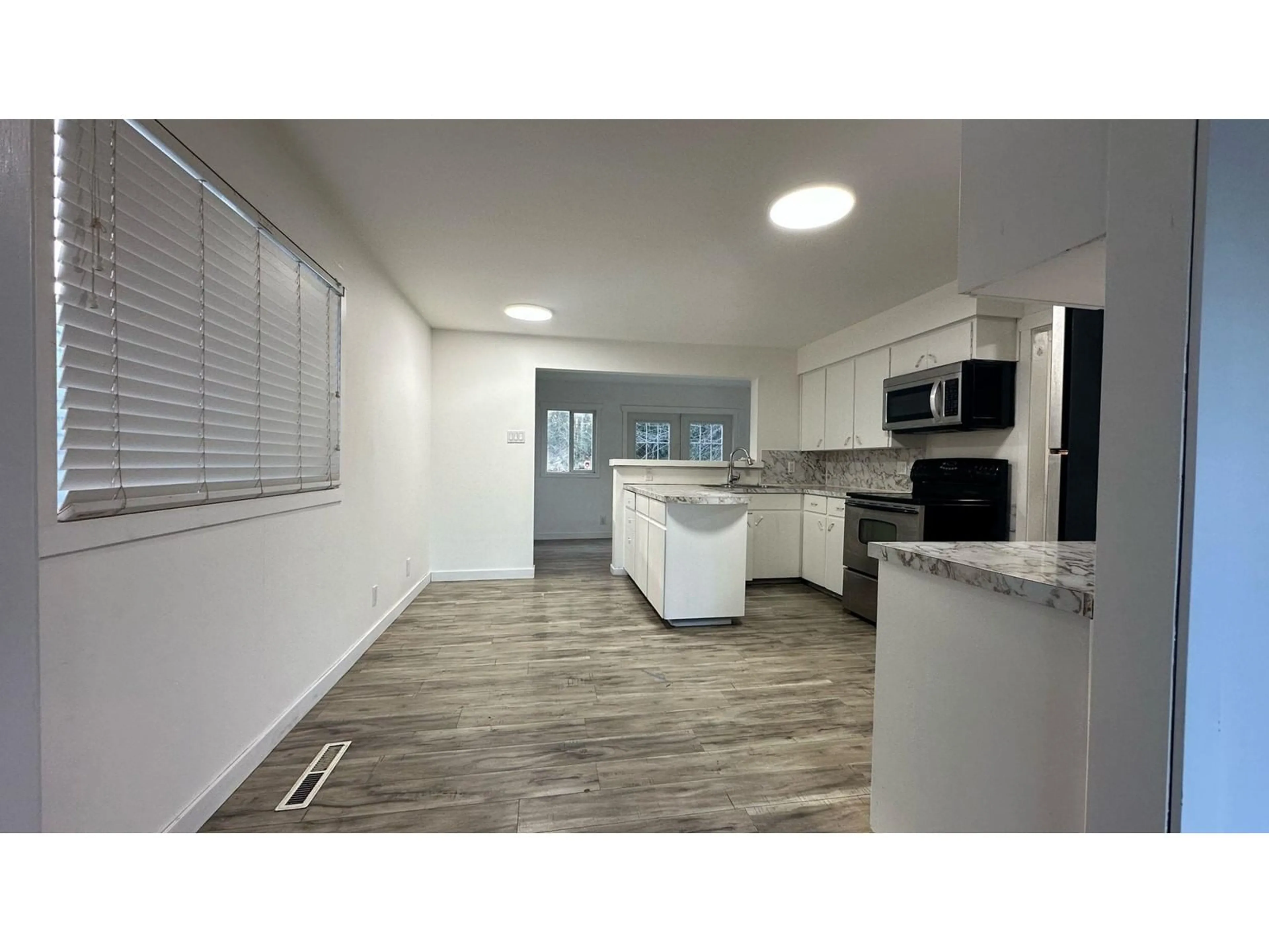Standard kitchen, unknown for 9757 HILLIER STREET, Chilliwack British Columbia V2P4K2