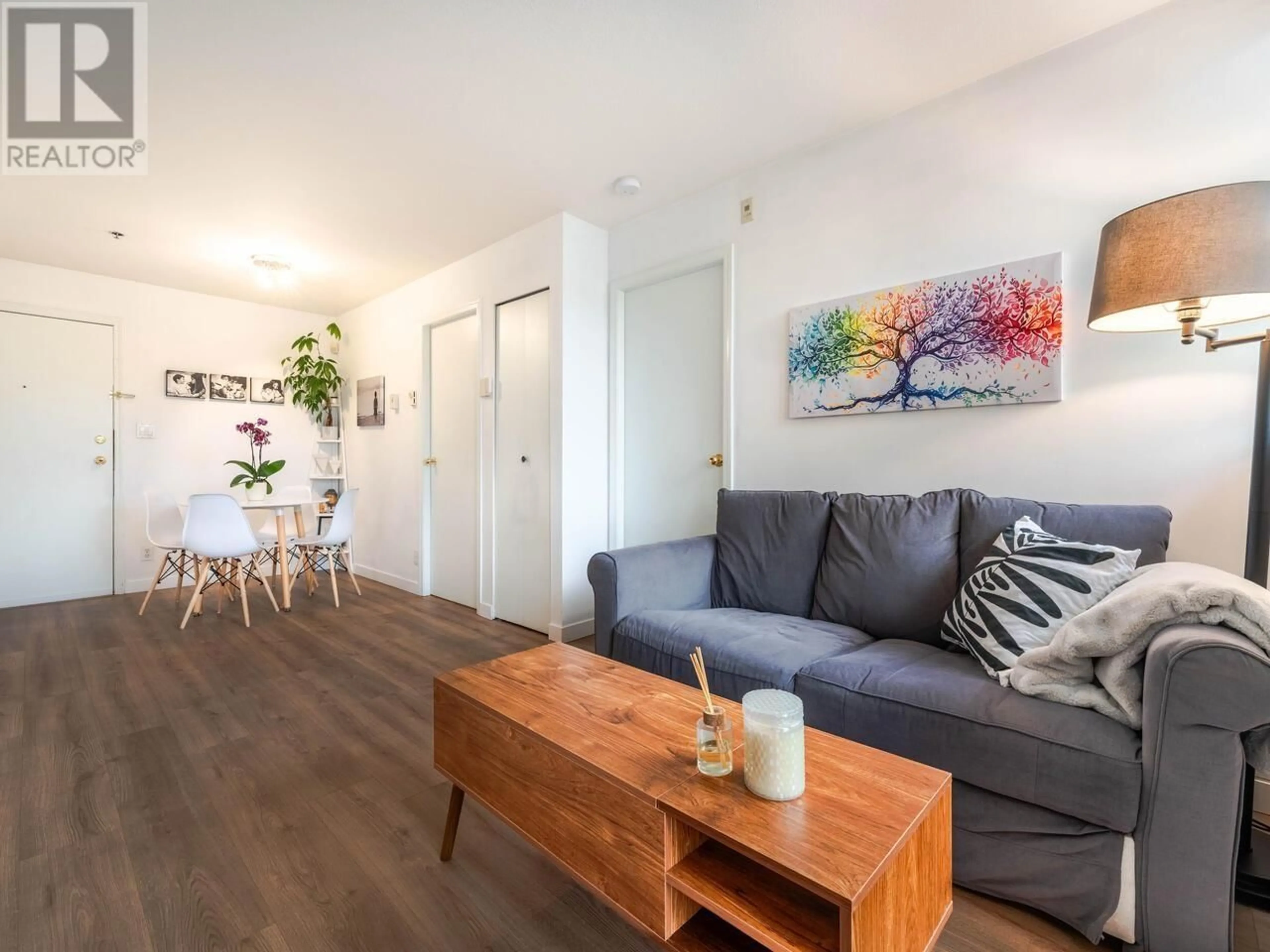 Living room with furniture, wood/laminate floor for P8 - 4113 FRASER STREET, Vancouver British Columbia V5V4E9