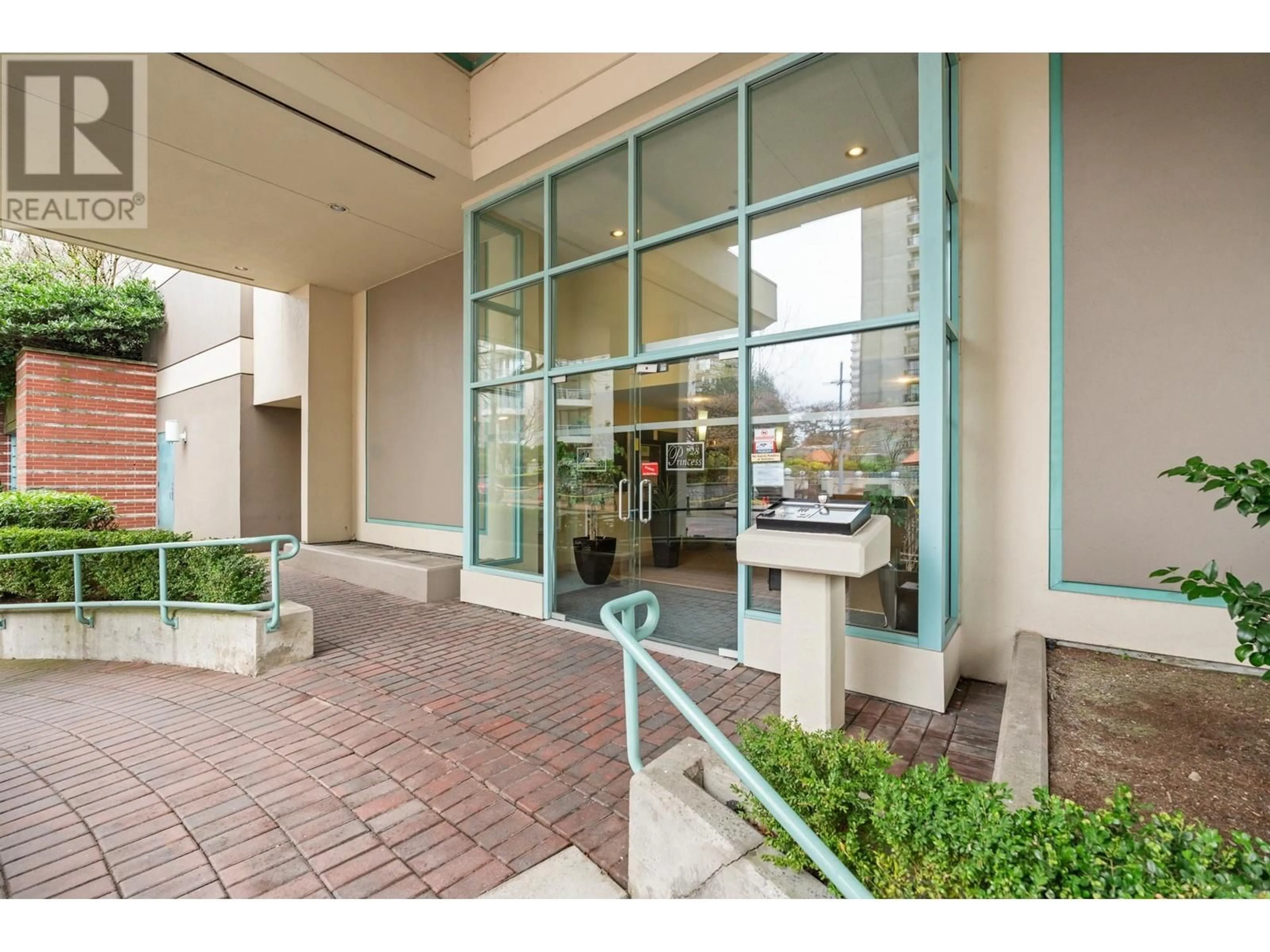 Indoor foyer for 1004 - 728 PRINCESS STREET, New Westminster British Columbia V3M6S4