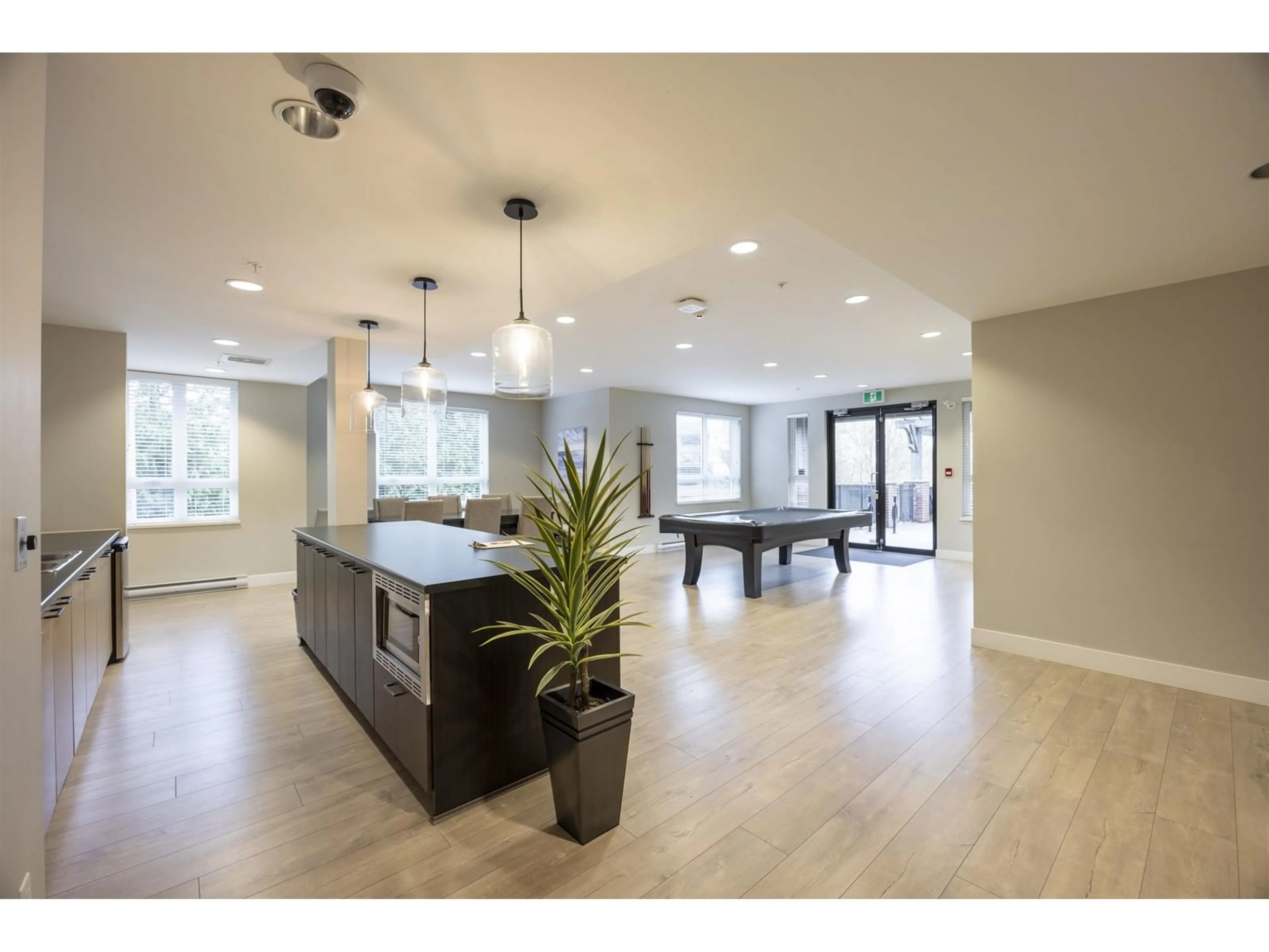 Open concept kitchen, unknown for 204 - 15188 29A, Surrey British Columbia V4P1H1