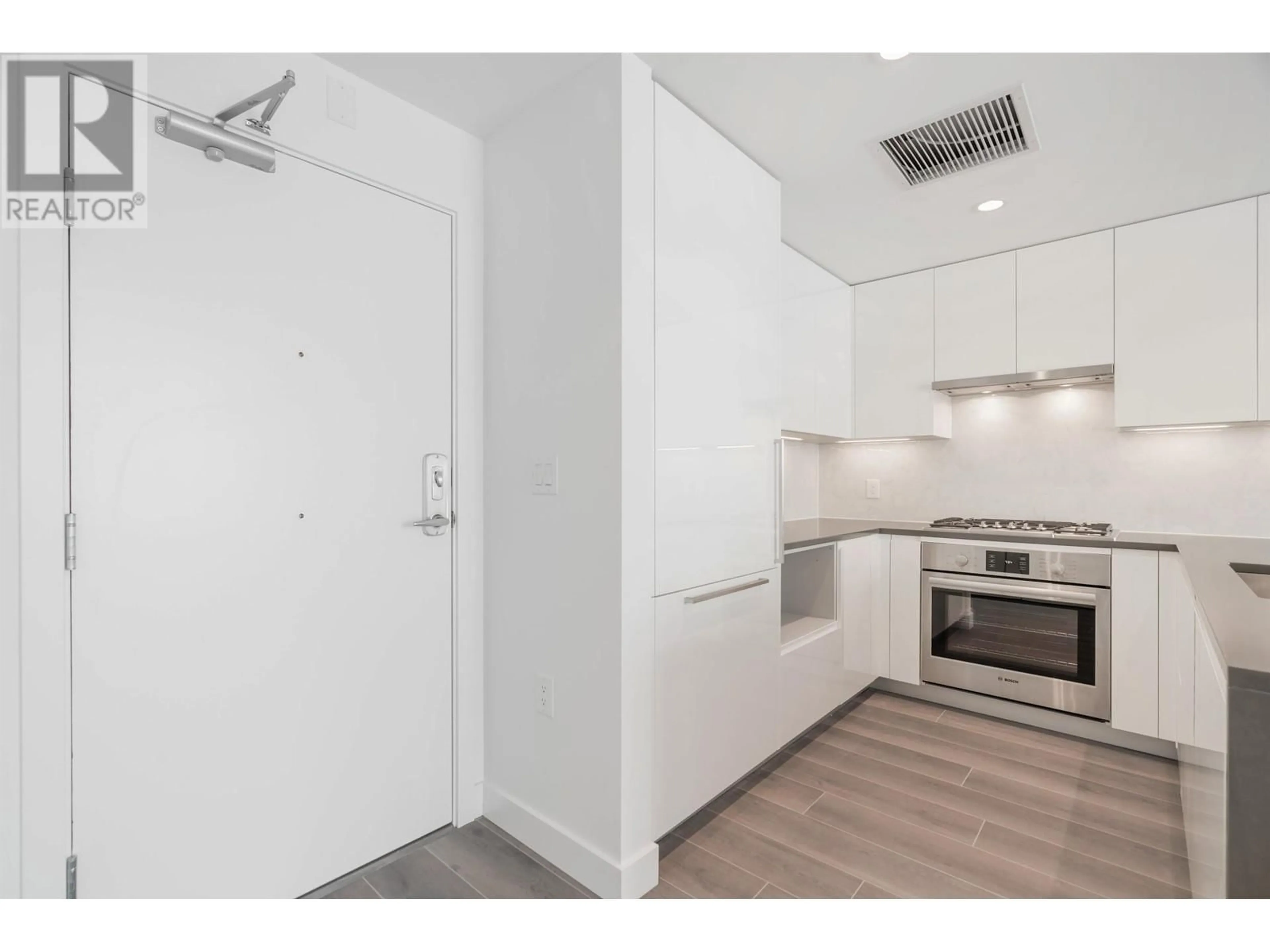 Standard kitchen, unknown for 904 - 8188 FRASER STREET, Vancouver British Columbia V5X0J8