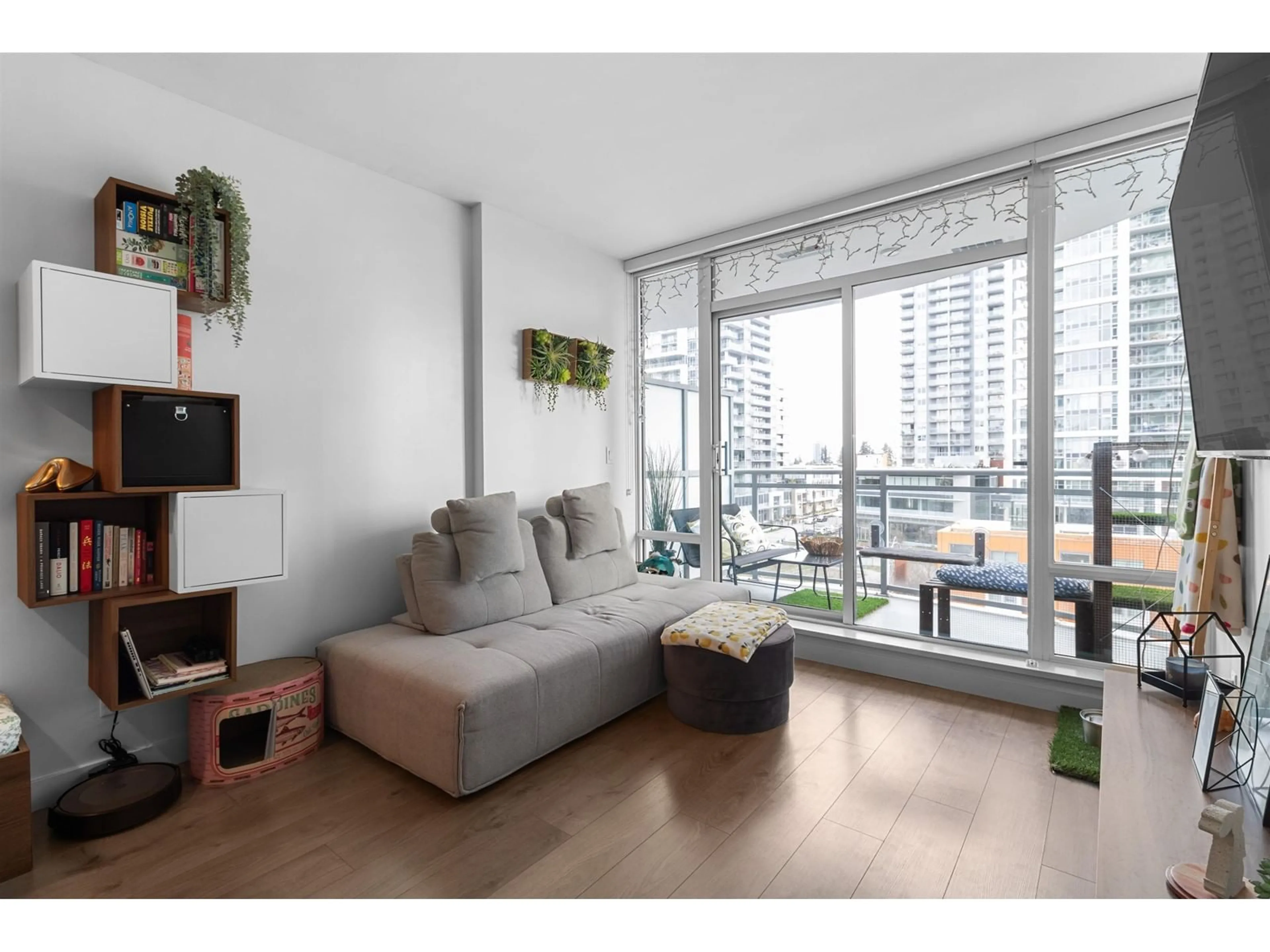 Living room with furniture, wood/laminate floor for 707 - 13318 104, Surrey British Columbia V3T0R2