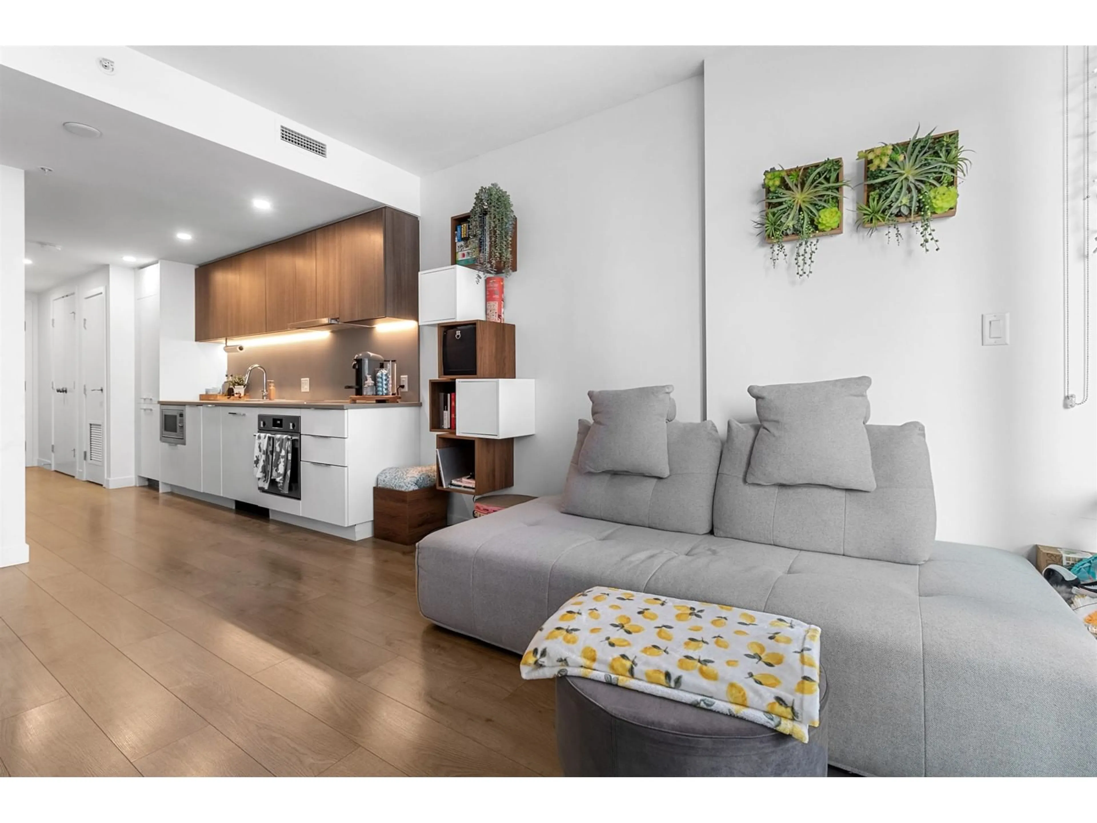 Living room with furniture, unknown for 707 - 13318 104, Surrey British Columbia V3T0R2