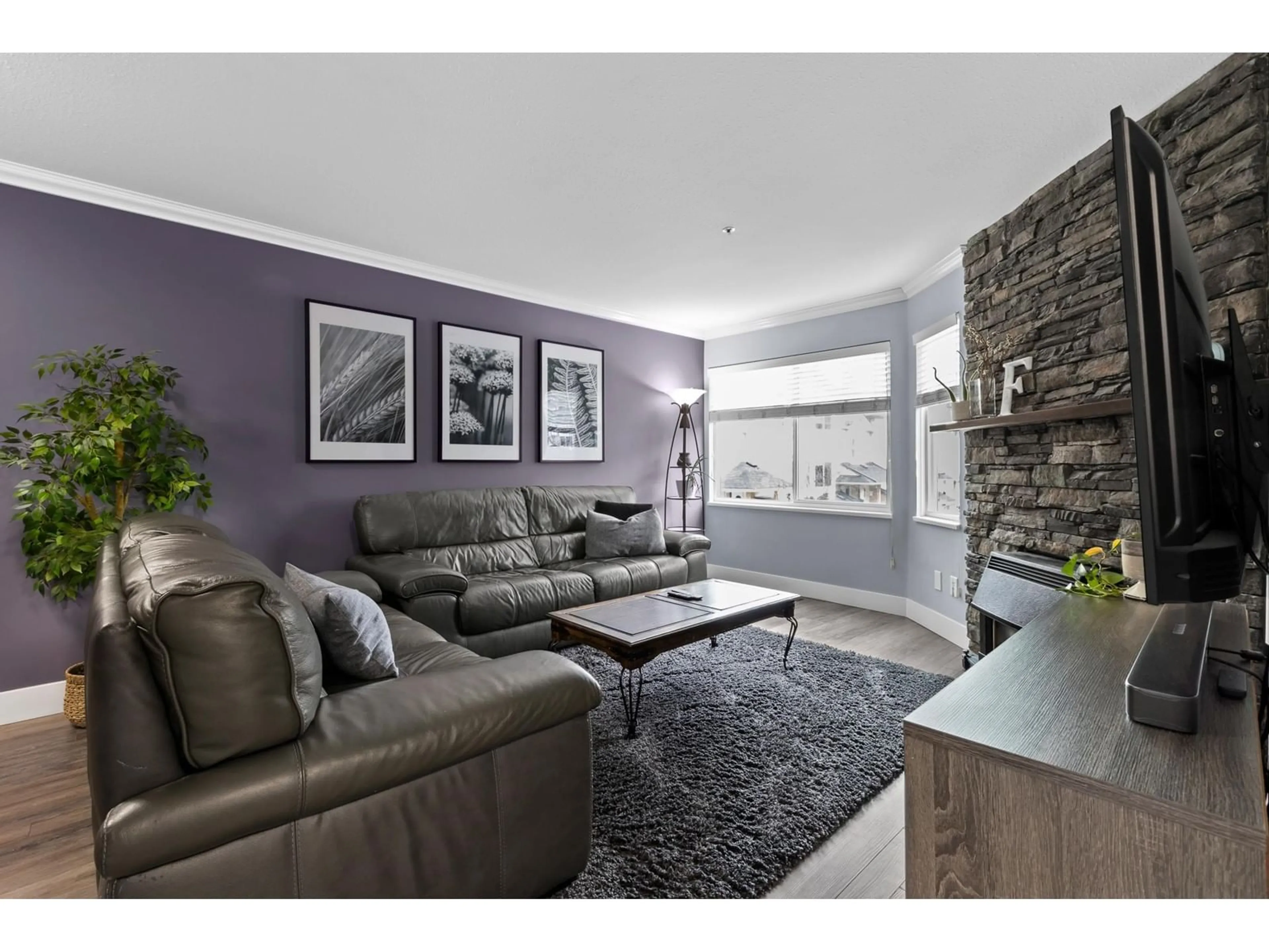 Living room with furniture, unknown for 43 - 3087 IMMEL, Abbotsford British Columbia V2S6Z6