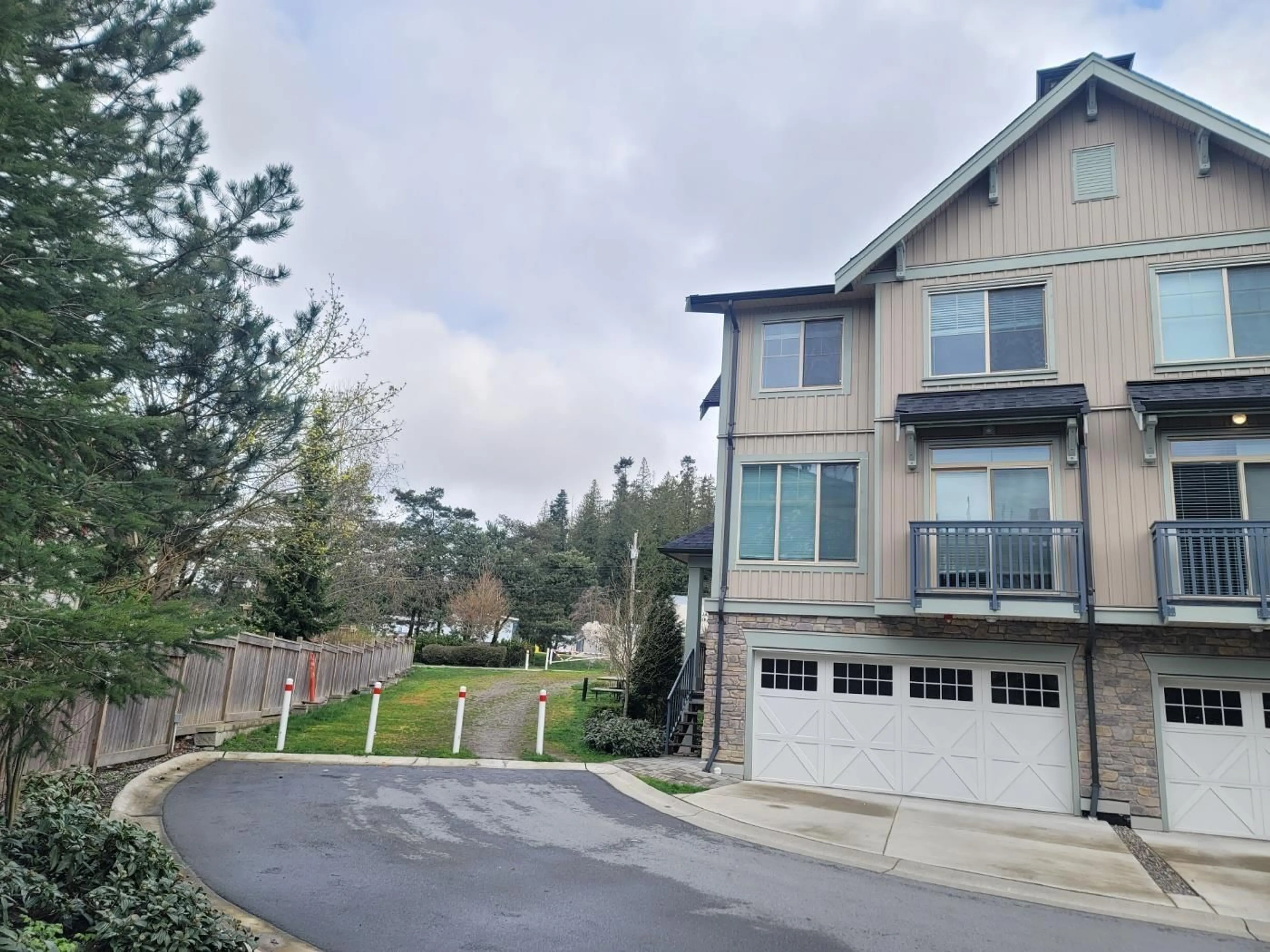 A pic from outside/outdoor area/front of a property/back of a property/a pic from drone, unknown for 50 - 20487 65, Langley British Columbia V2Y3K8