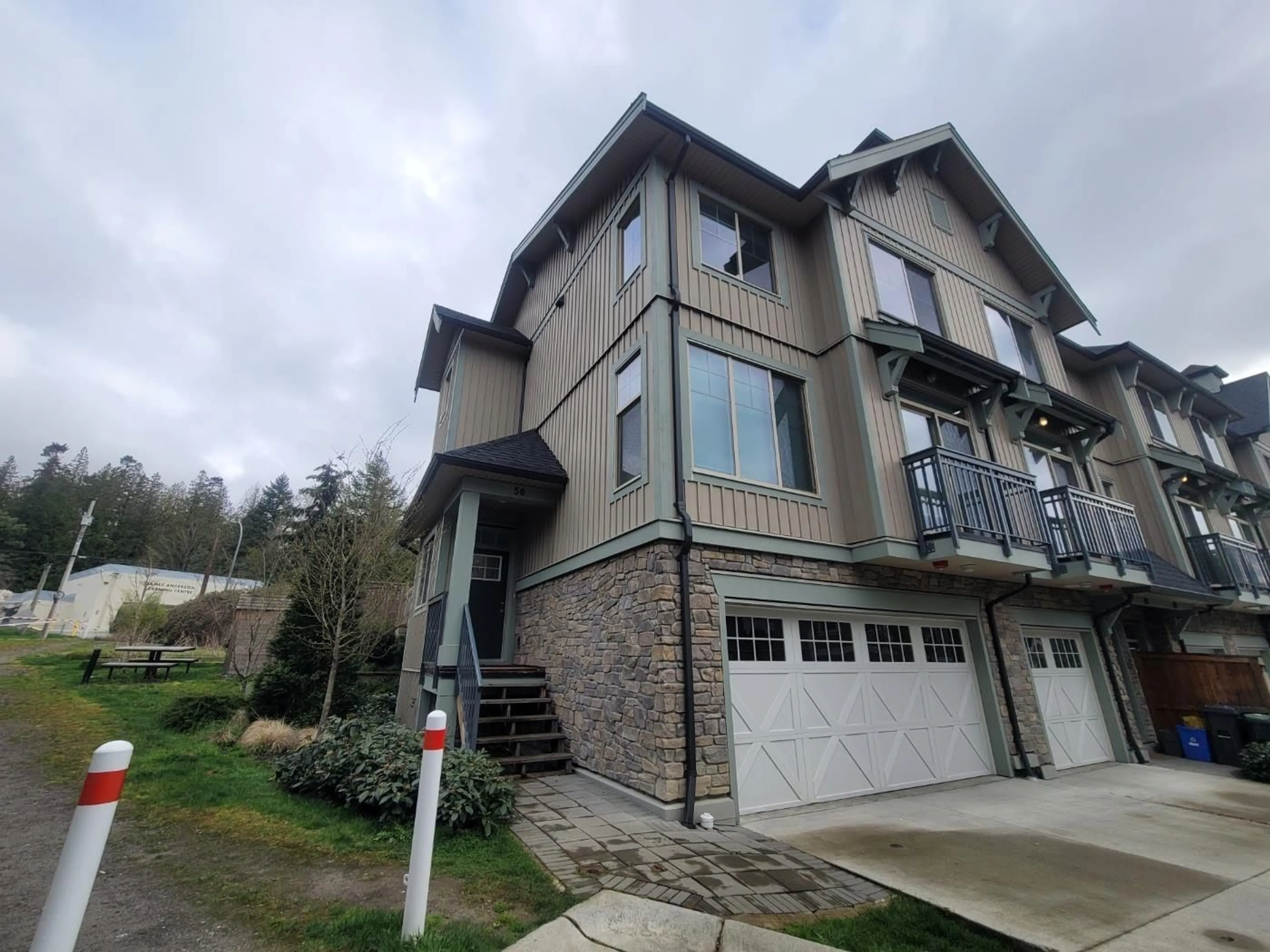 Unknown for 50 - 20487 65, Langley British Columbia V2Y3K8