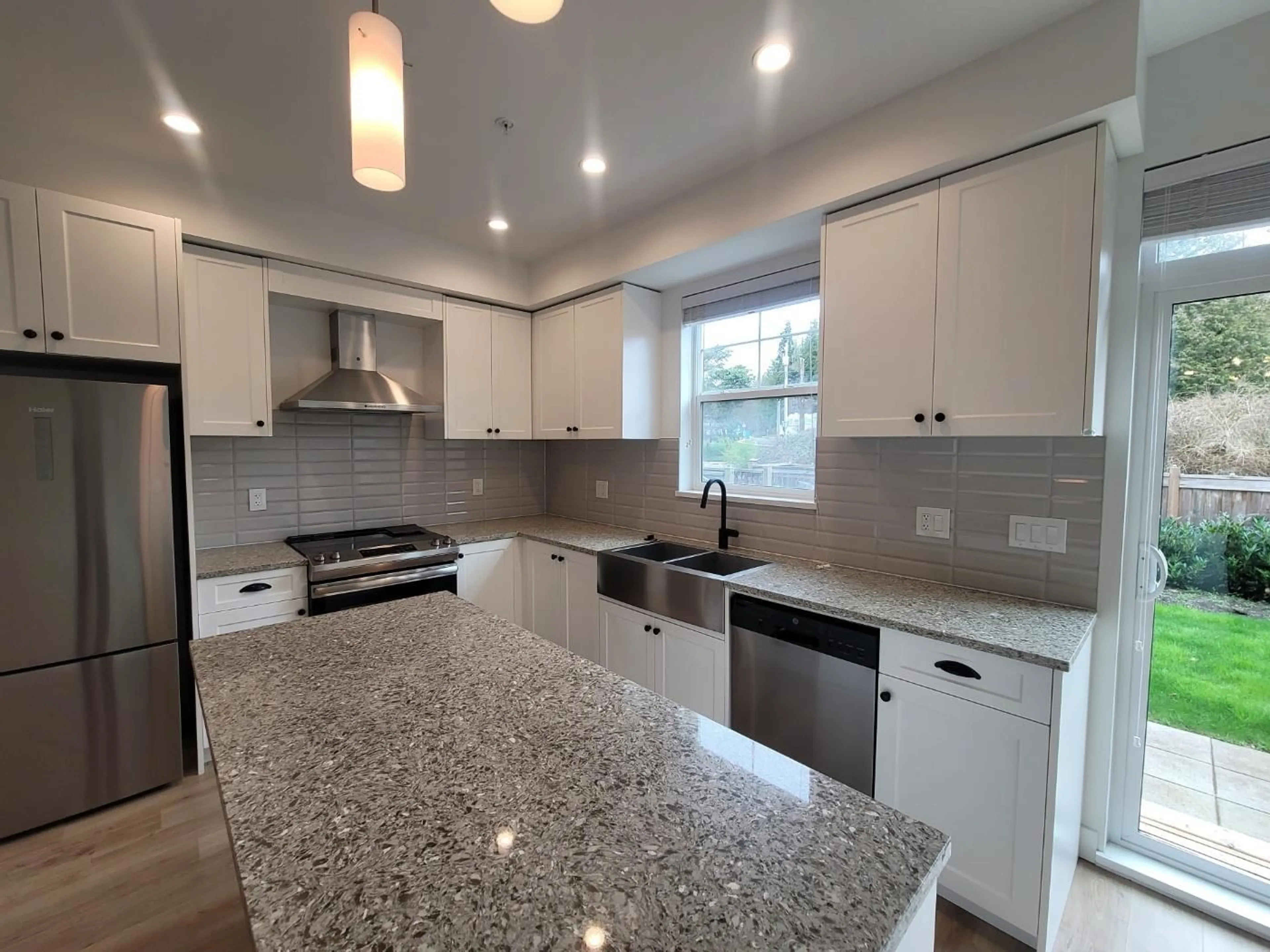 Open concept kitchen, ceramic/tile floor for 50 - 20487 65, Langley British Columbia V2Y3K8