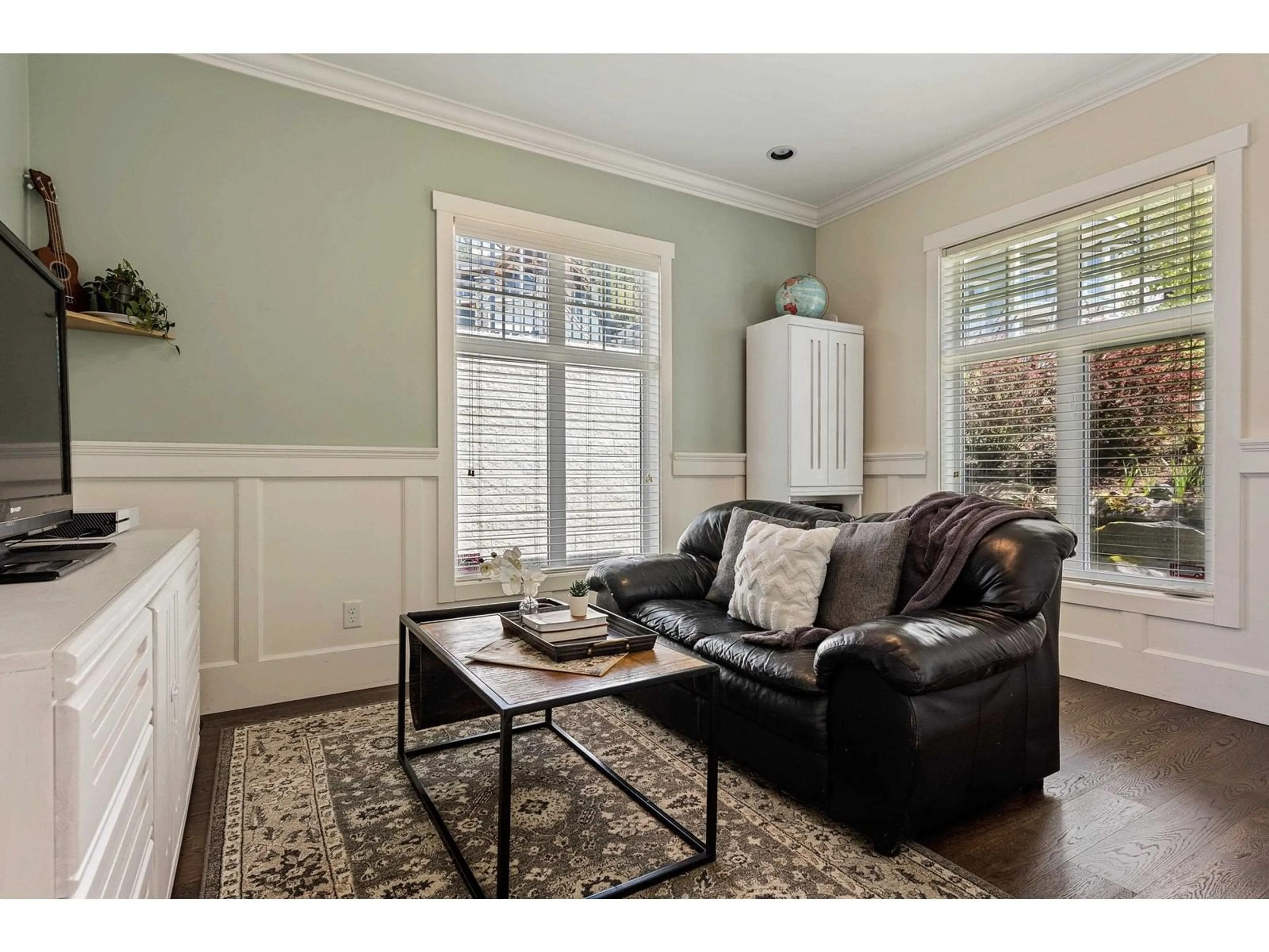 Living room with furniture, unknown for 50473 KINGSTON DRIVE, Chilliwack British Columbia V4Z0C2