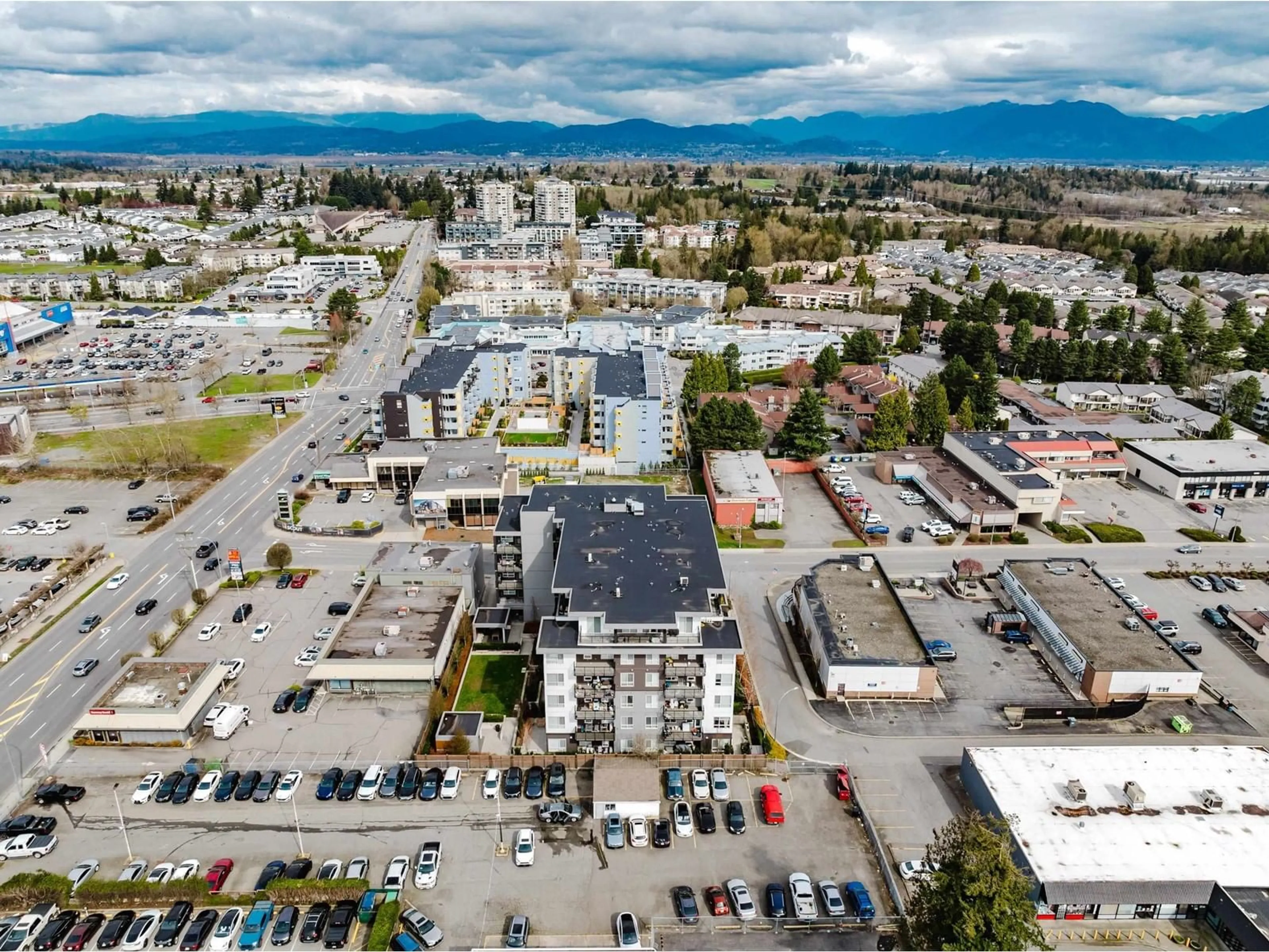 A pic from outside/outdoor area/front of a property/back of a property/a pic from drone, mountain view for 503 - 32838 VENTURA, Abbotsford British Columbia V2S0M5