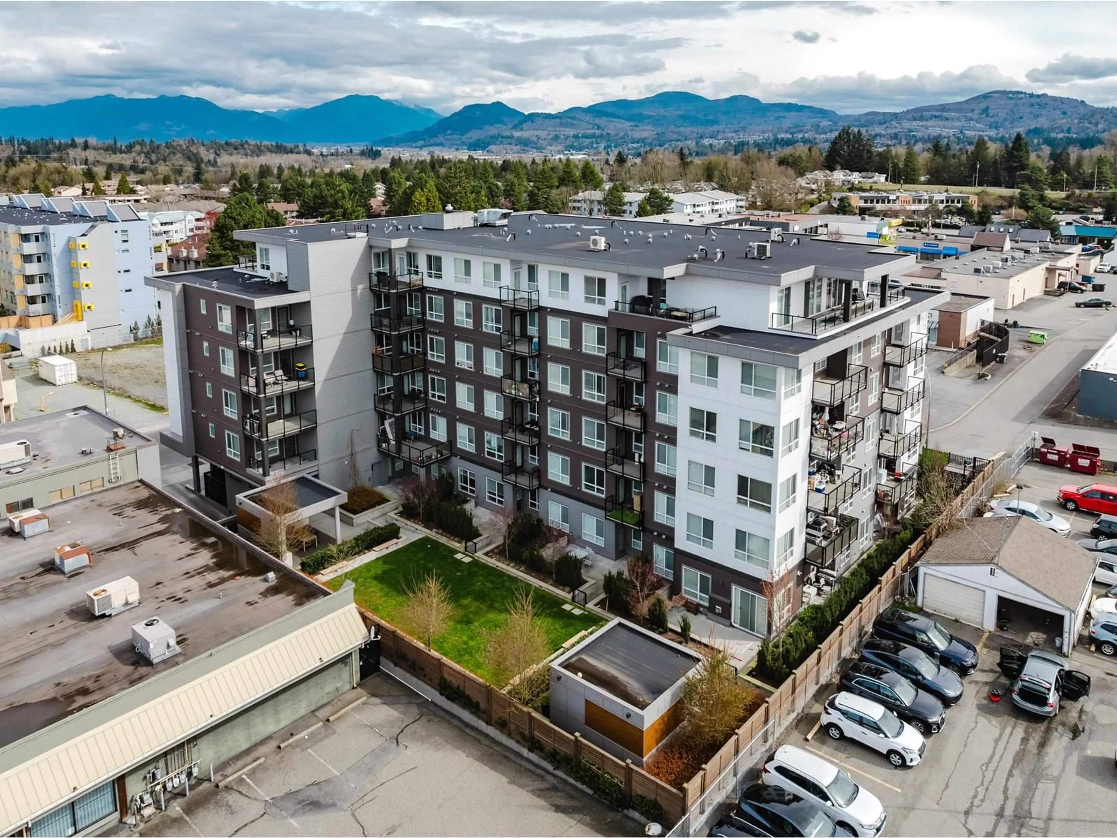 A pic from outside/outdoor area/front of a property/back of a property/a pic from drone, mountain view for 503 - 32838 VENTURA, Abbotsford British Columbia V2S0M5