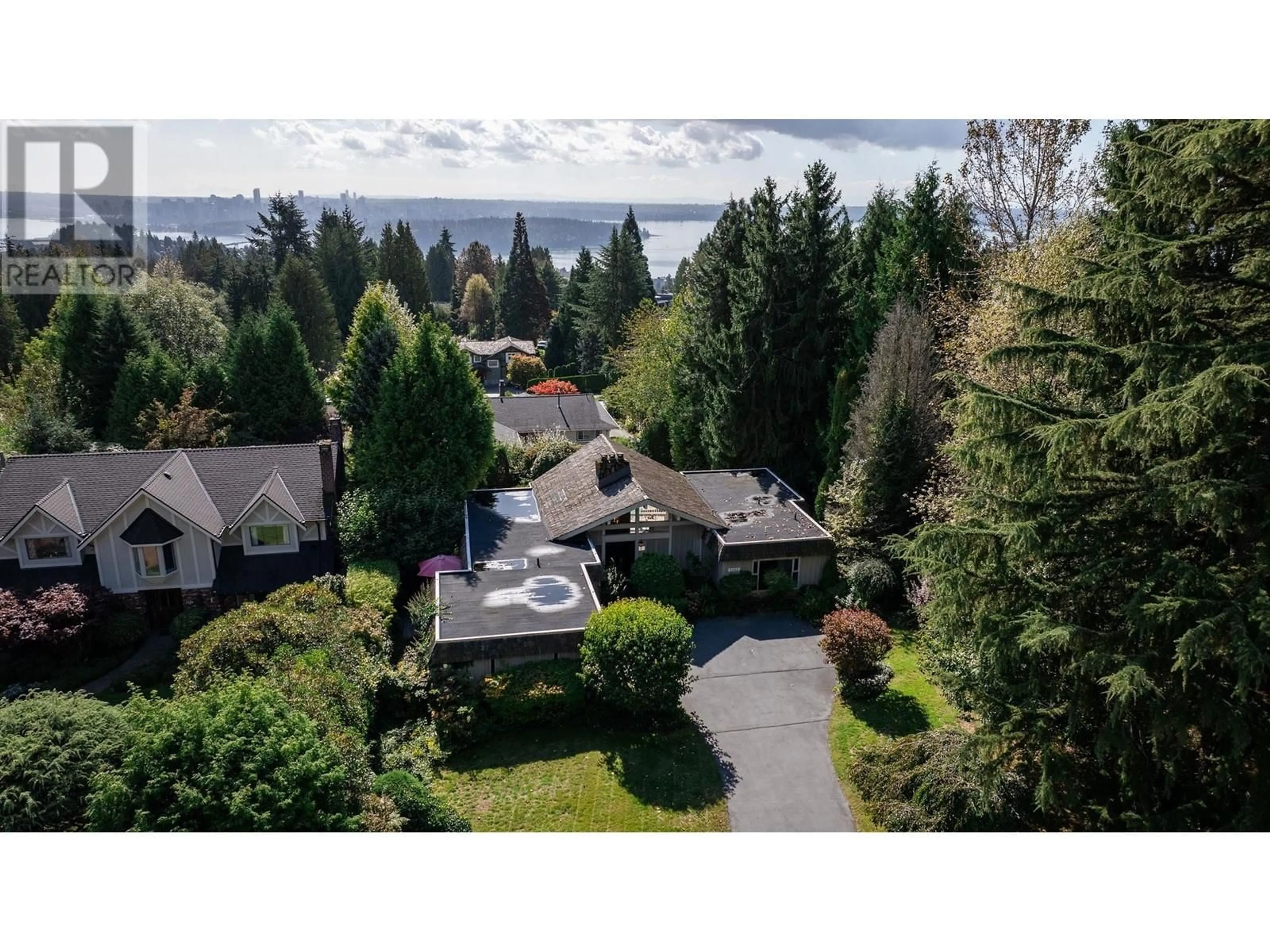 A pic from outside/outdoor area/front of a property/back of a property/a pic from drone, water/lake/river/ocean view for 1192 CHARTWELL CRESCENT, West Vancouver British Columbia V7S2P8