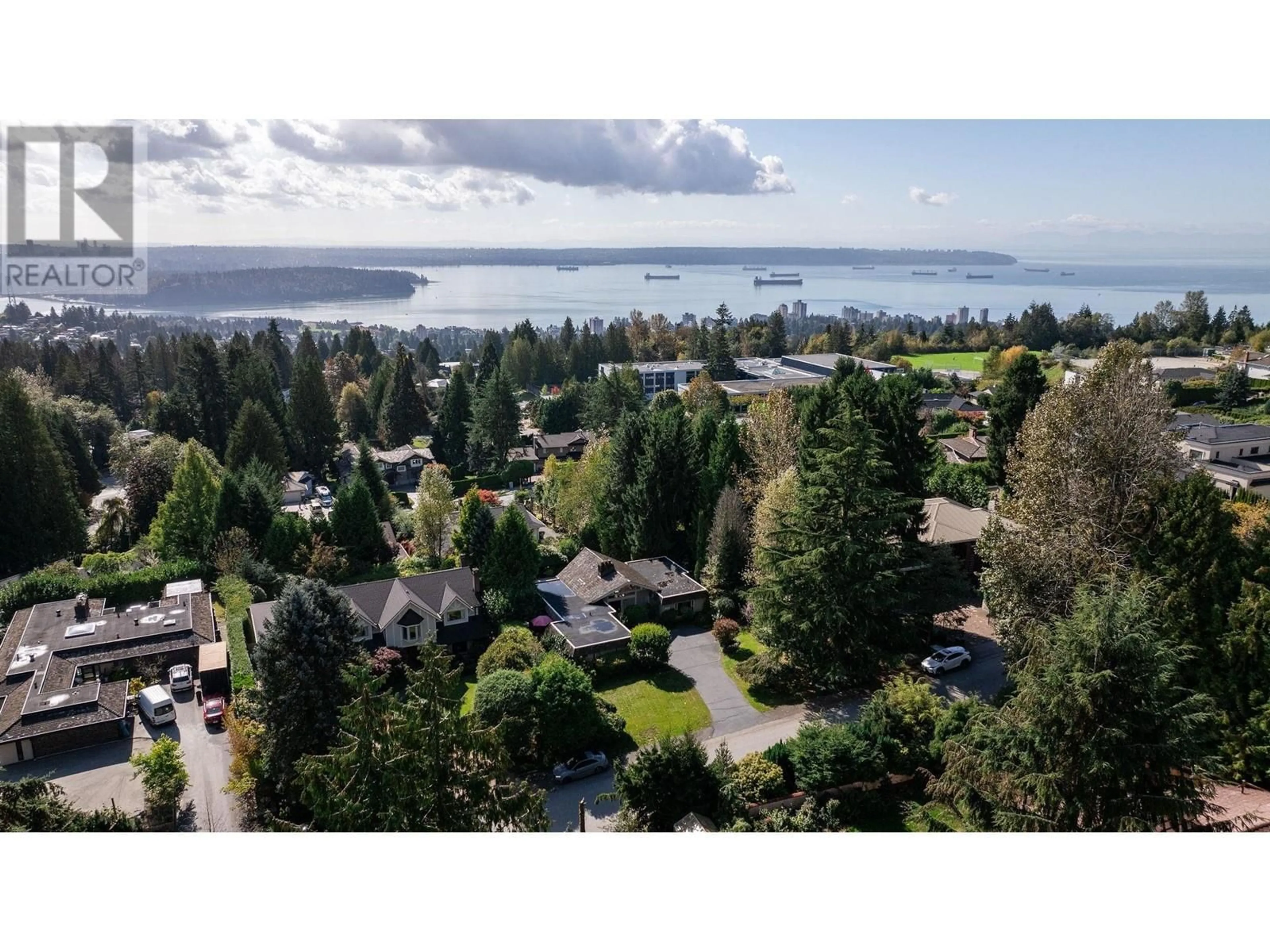A pic from outside/outdoor area/front of a property/back of a property/a pic from drone, unknown for 1192 CHARTWELL CRESCENT, West Vancouver British Columbia V7S2P8