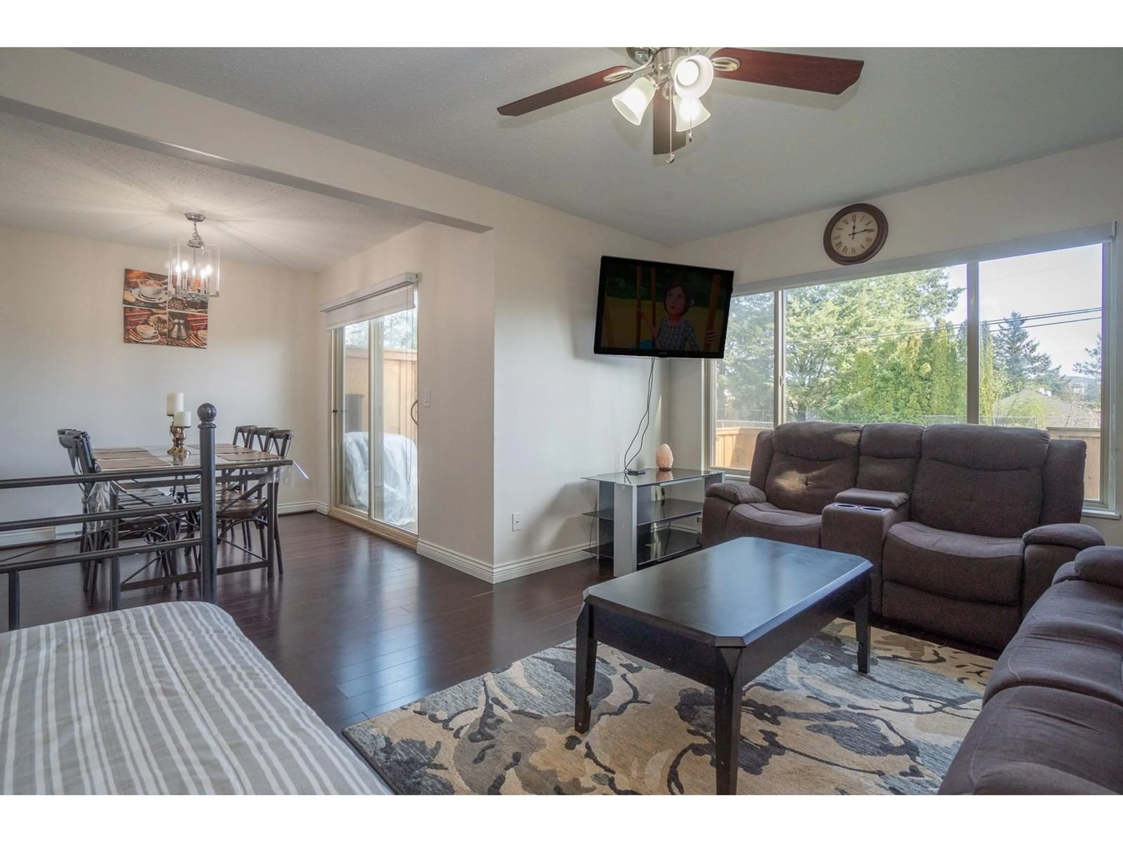 Living room with furniture, wood/laminate floor for 41 - 3075 TRETHEWEY, Abbotsford British Columbia V2T3R4