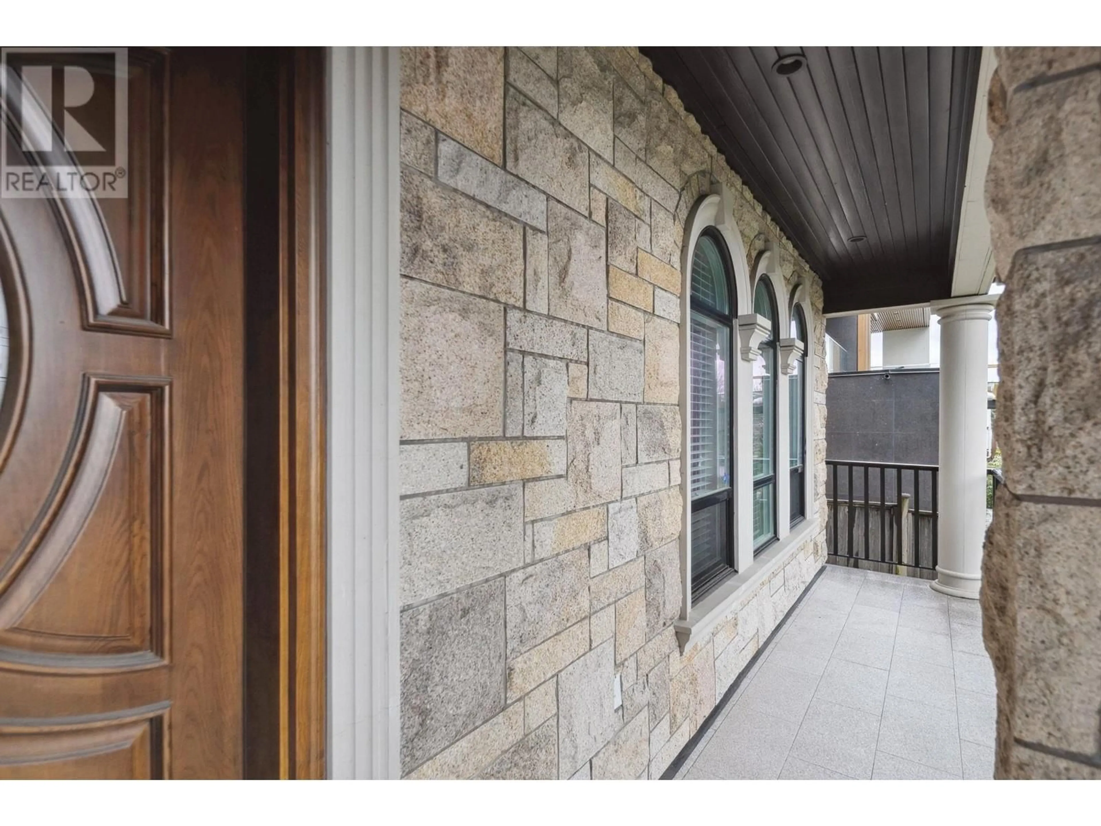 Indoor entryway for 6185 GRANT STREET, Burnaby British Columbia V5B2K7
