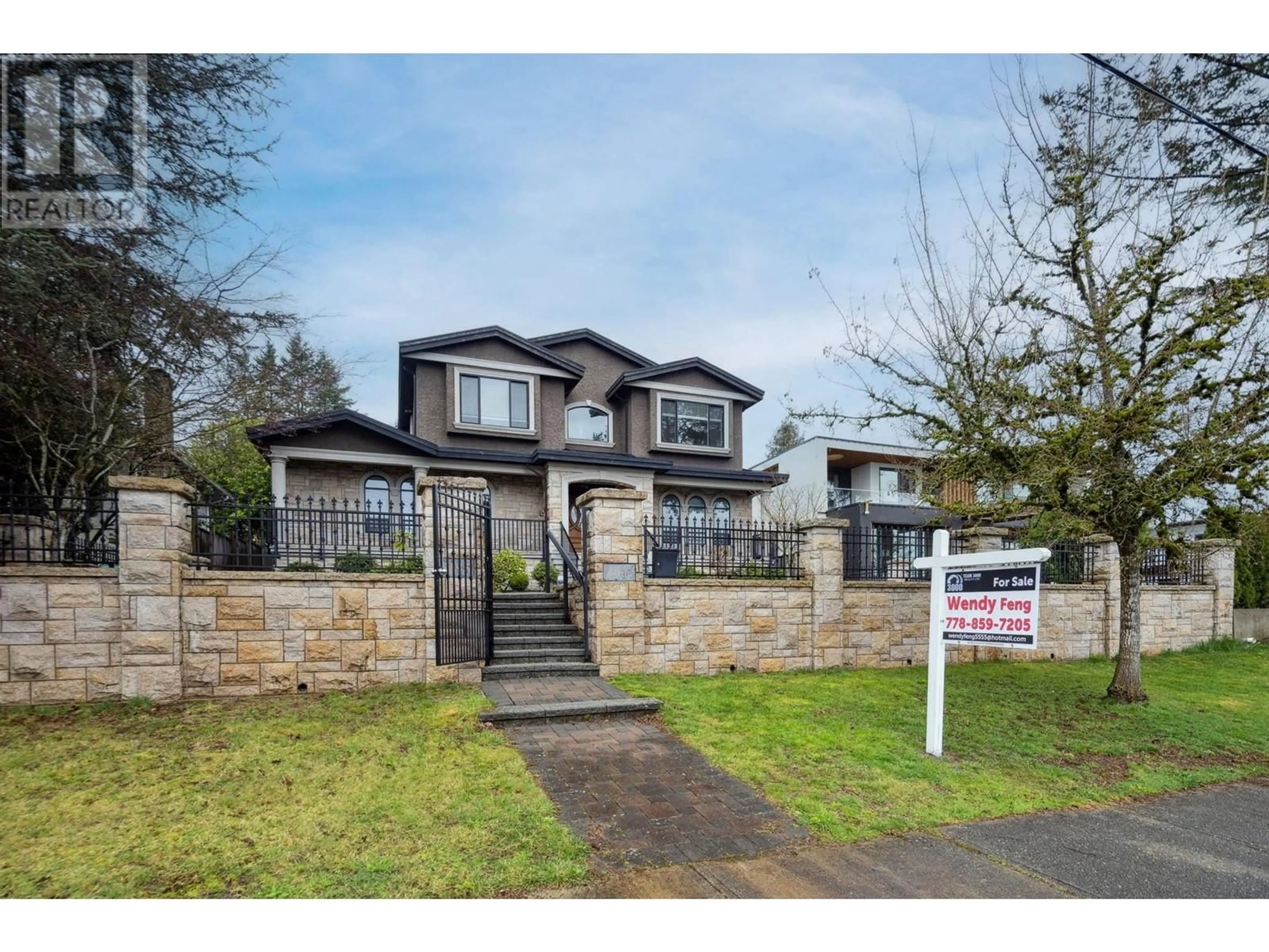 A pic from outside/outdoor area/front of a property/back of a property/a pic from drone, street for 6185 GRANT STREET, Burnaby British Columbia V5B2K7