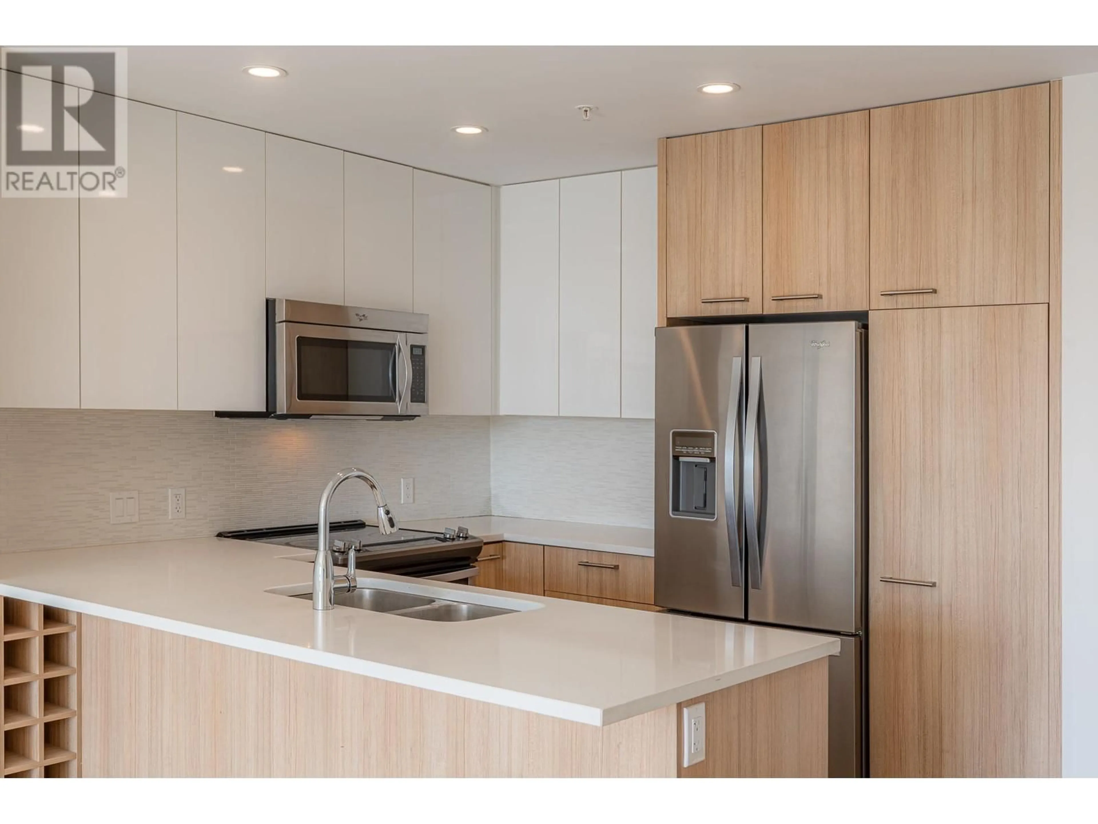 Standard kitchen, wood/laminate floor for 208 - 875 GIBSONS WAY, Gibsons British Columbia V0N1V0