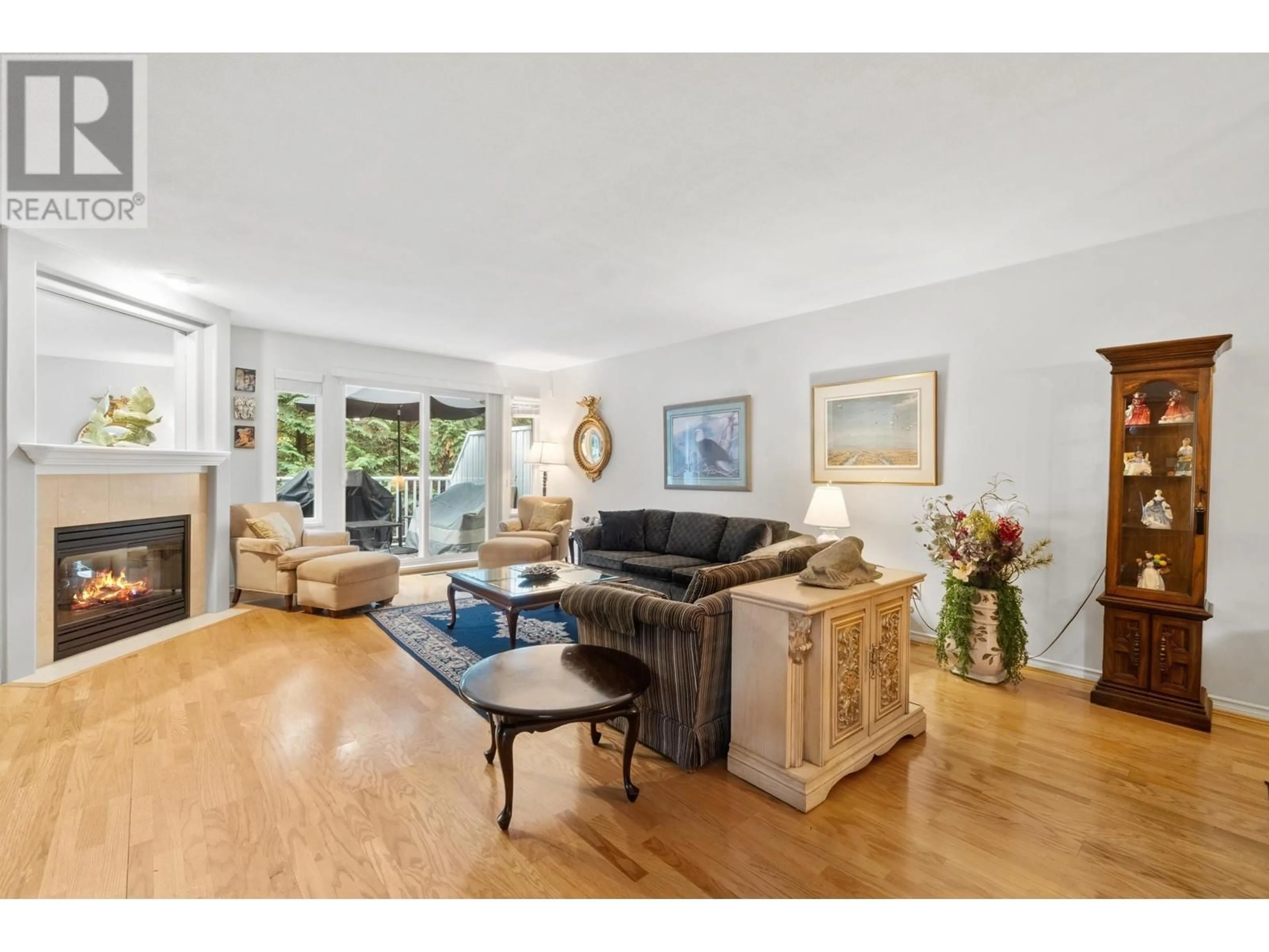 Living room with furniture, wood/laminate floor for 74 - 101 PARKSIDE DRIVE, Port Moody British Columbia V3H4W6