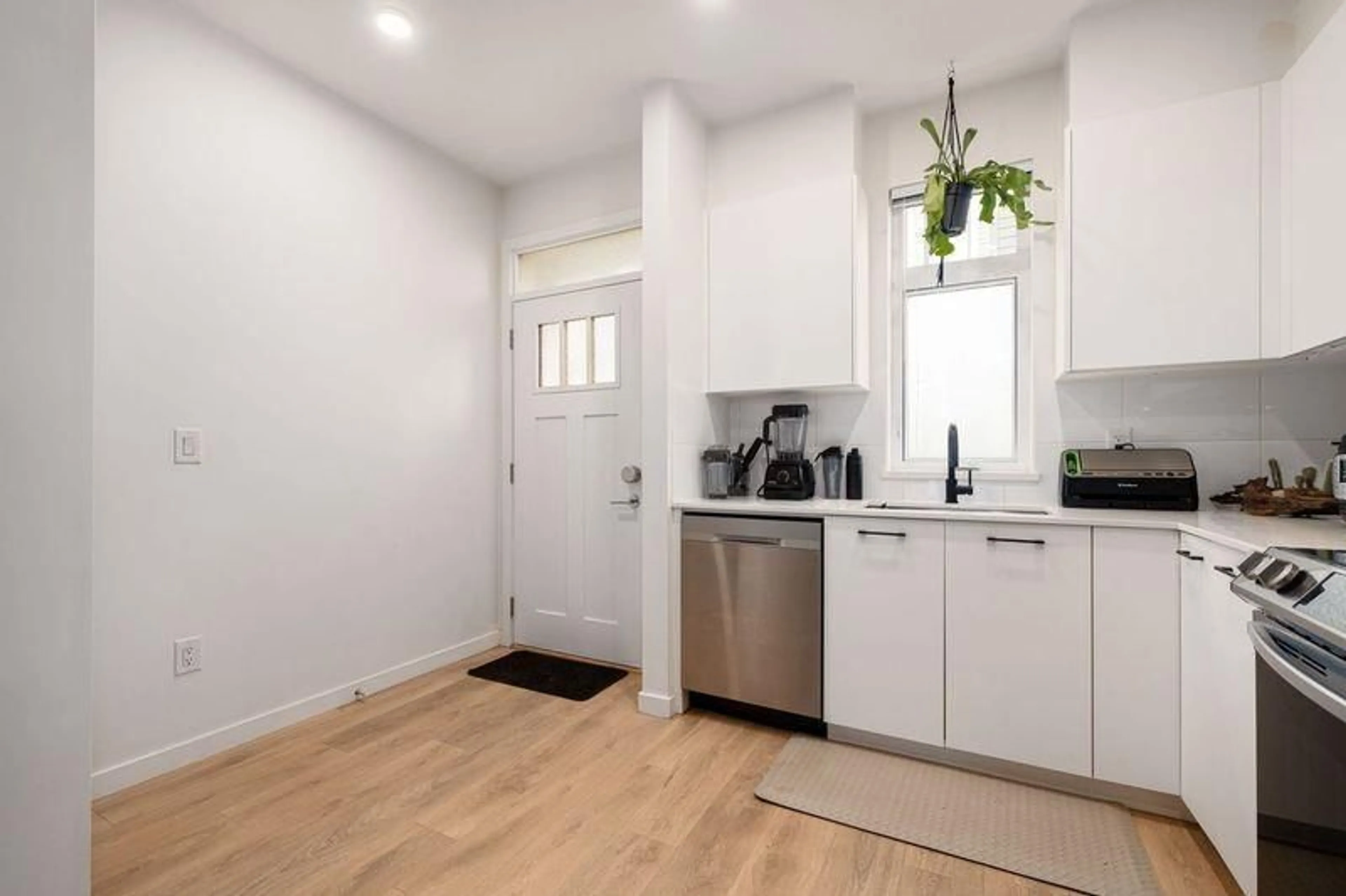 Open concept kitchen, unknown for 126 - 15235 SITKA, Surrey British Columbia V3S0A9