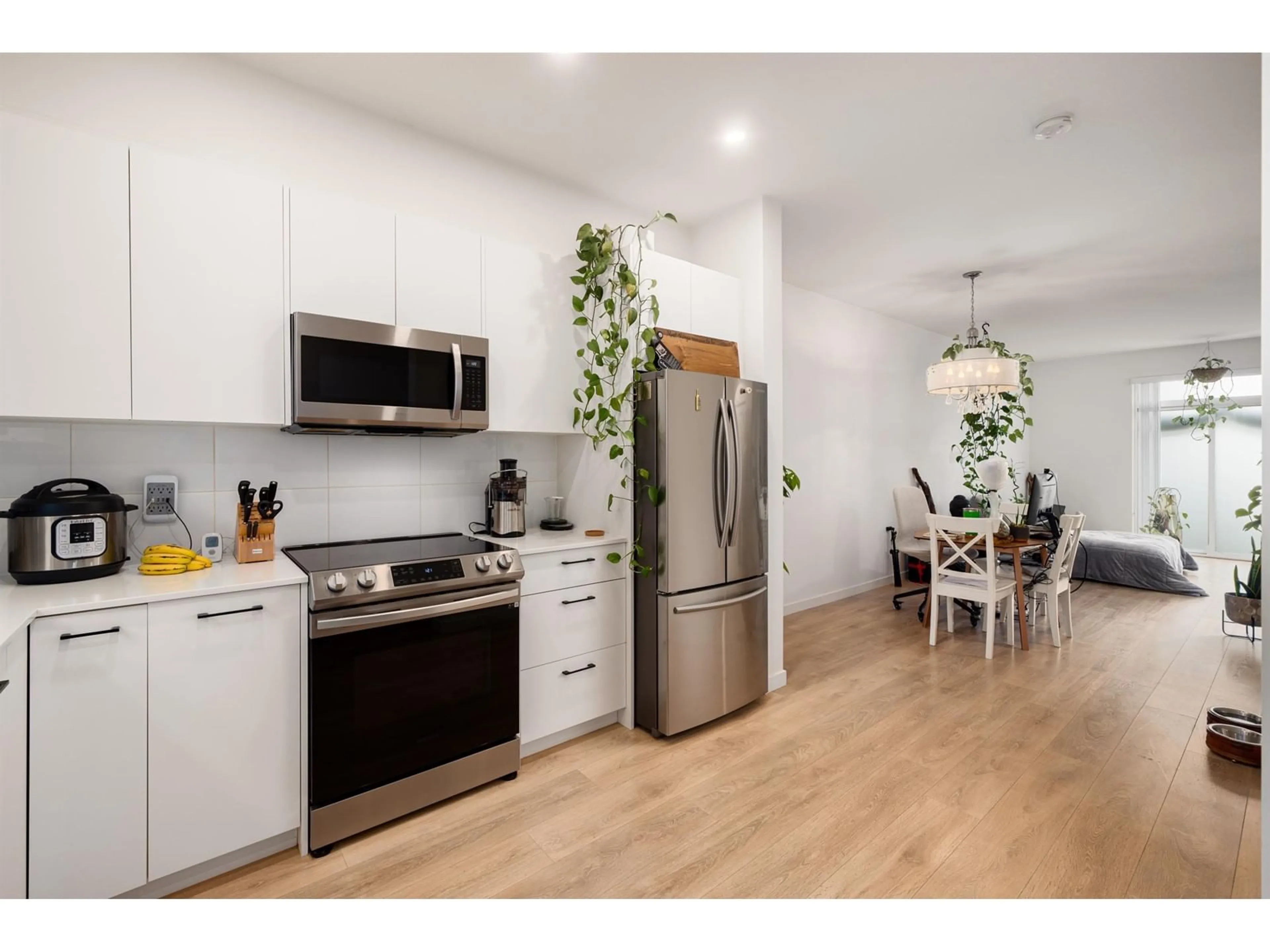 Open concept kitchen, wood/laminate floor for 126 - 15235 SITKA, Surrey British Columbia V3S0A9