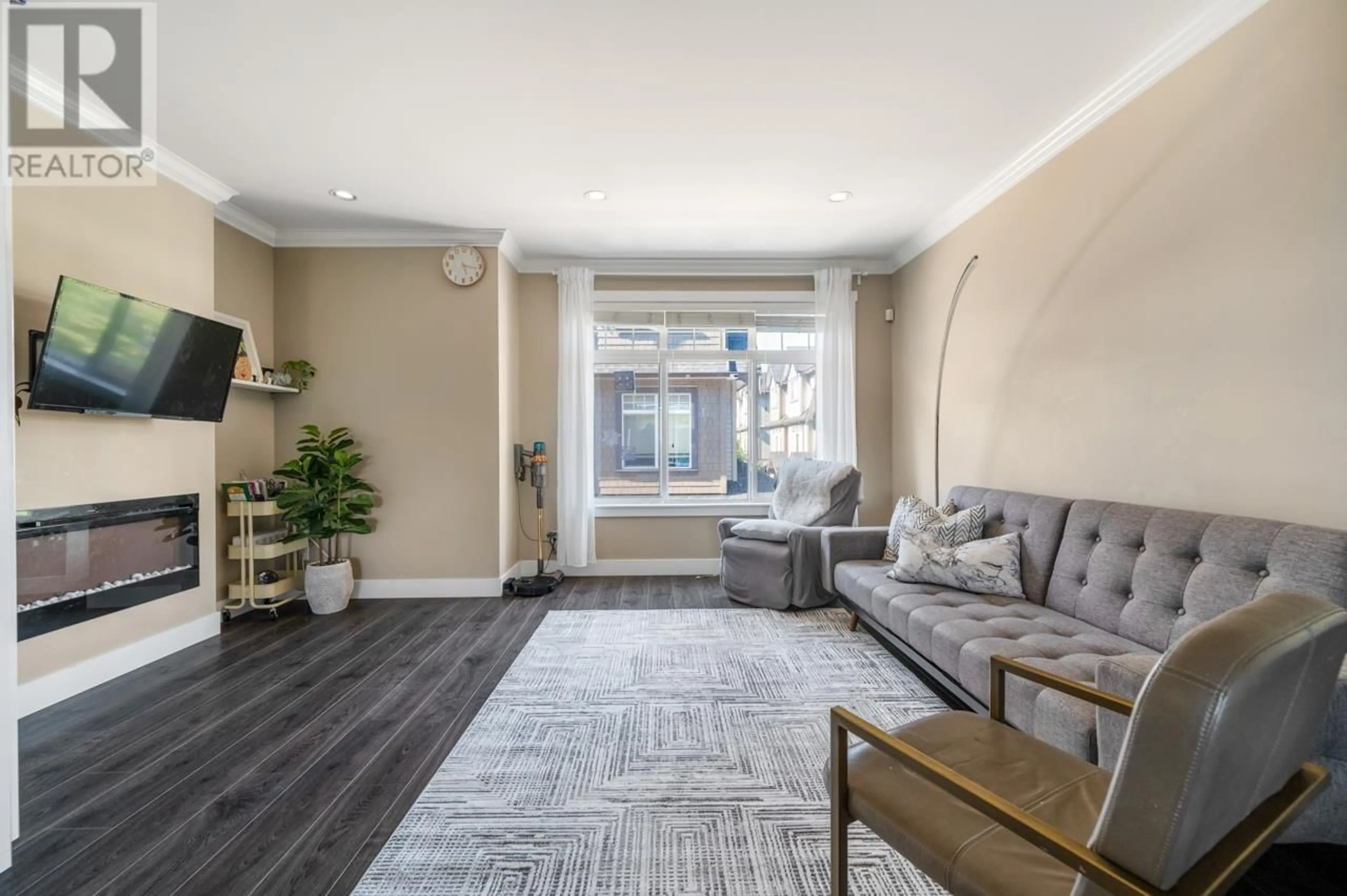 Living room with furniture, unknown for 11 - 9733 BLUNDELL ROAD, Richmond British Columbia V6Y1K8