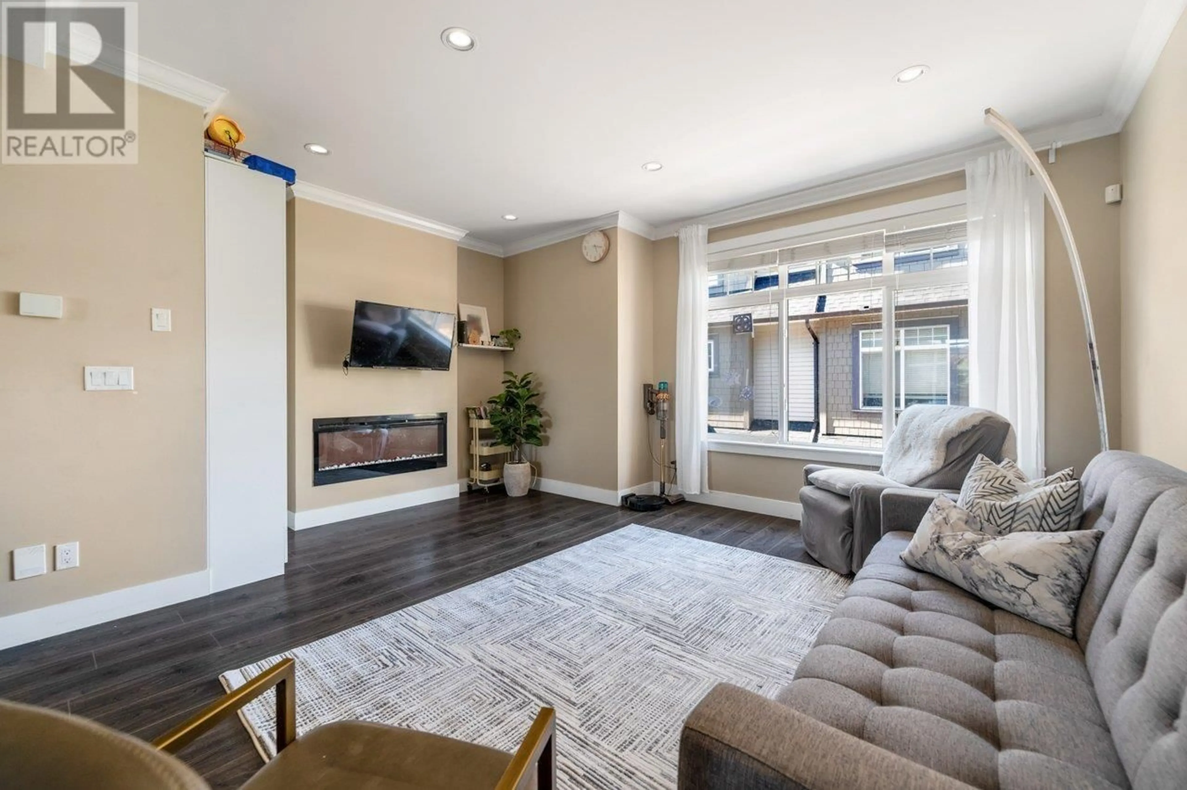 Living room with furniture, unknown for 11 - 9733 BLUNDELL ROAD, Richmond British Columbia V6Y1K8