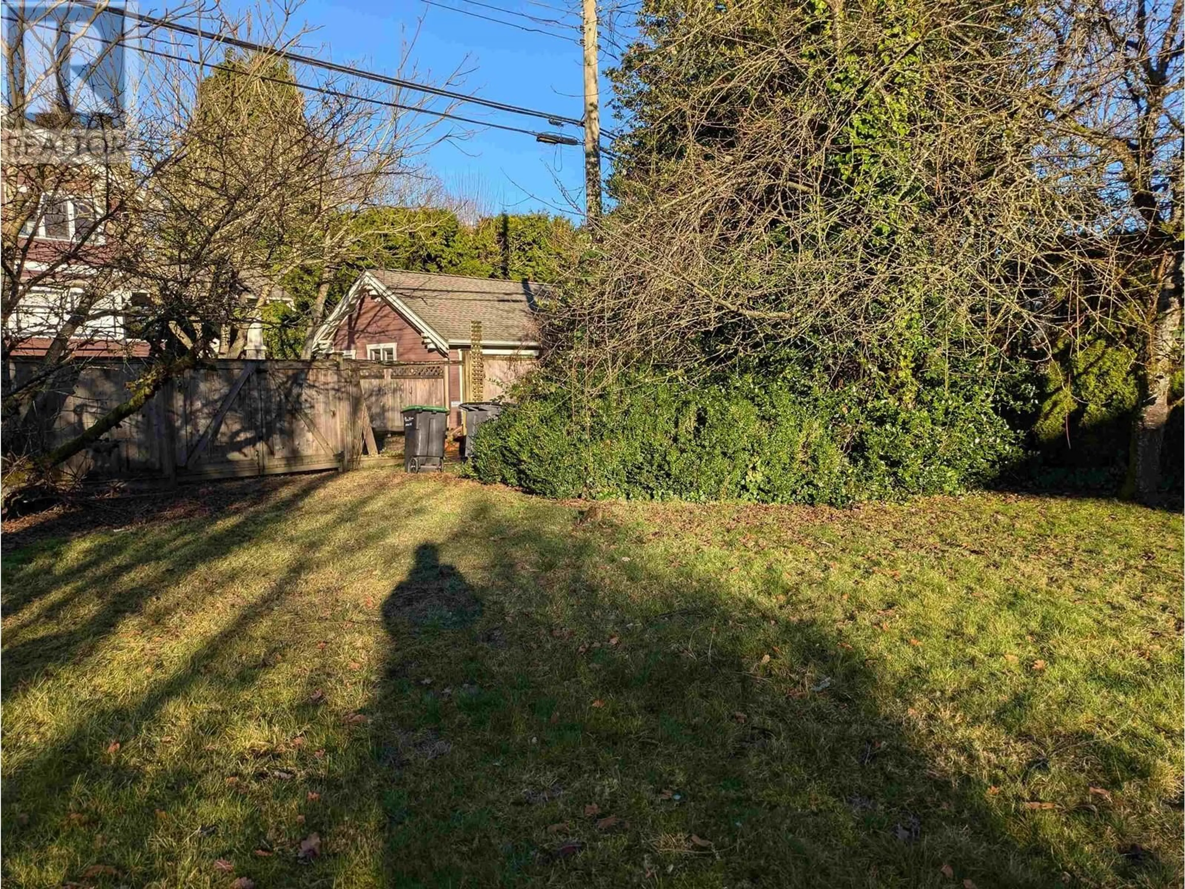 A pic from outside/outdoor area/front of a property/back of a property/a pic from drone, street for 1051 LAURIER AVENUE, Vancouver British Columbia V6H1Y2