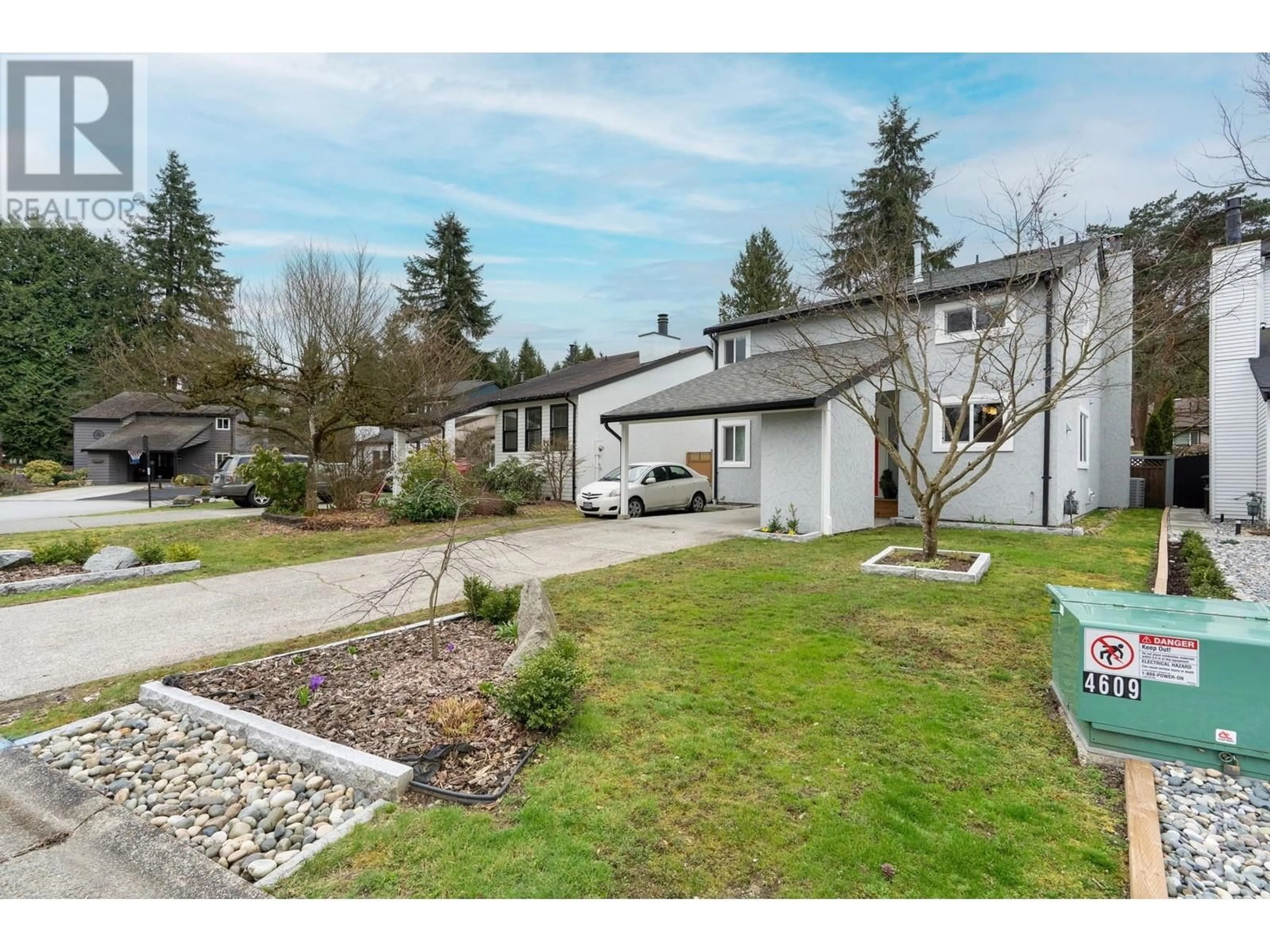 A pic from outside/outdoor area/front of a property/back of a property/a pic from drone, street for 19762 WILDCREST AVENUE, Pitt Meadows British Columbia V3Y1M2