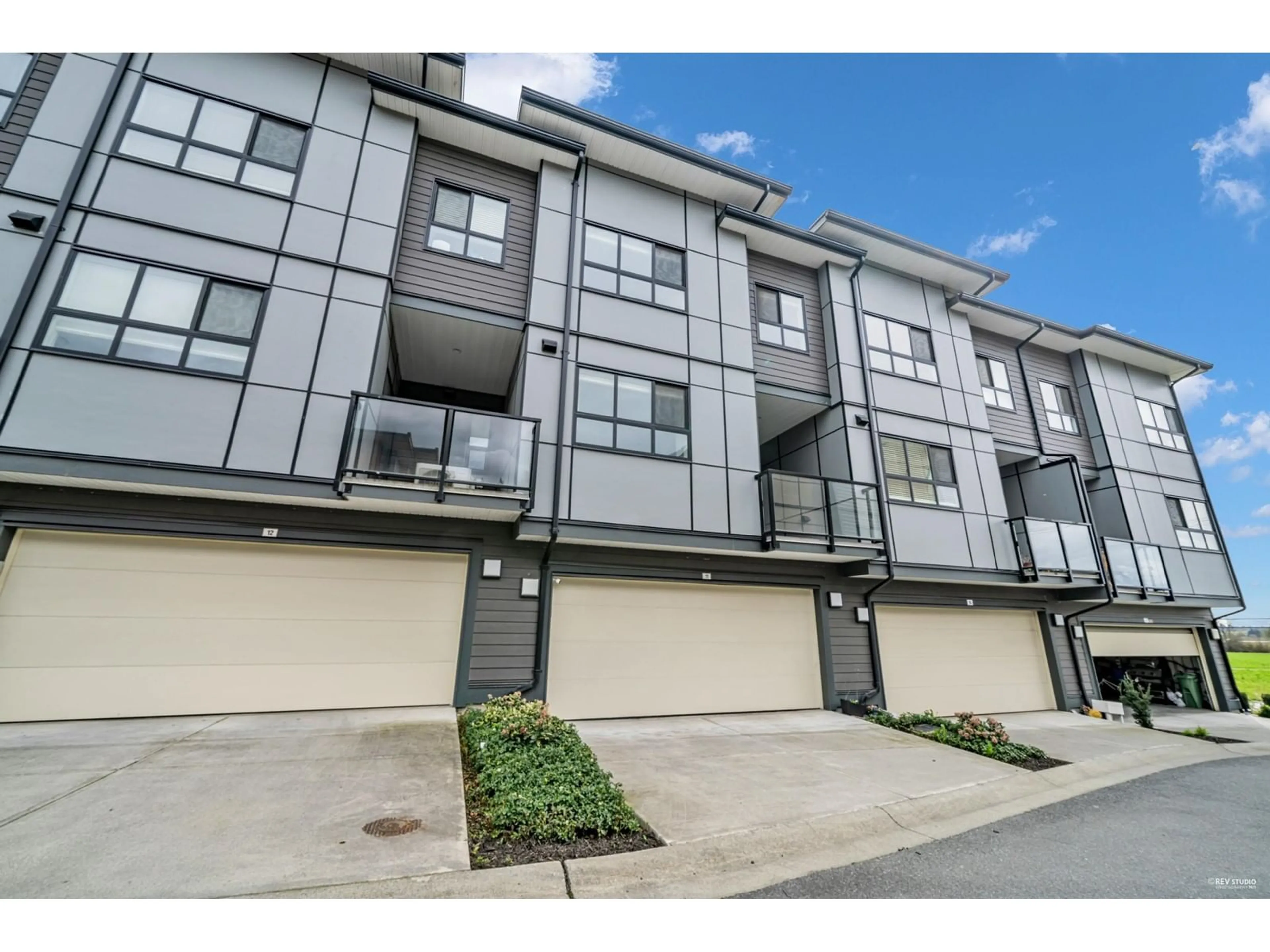 Unknown for 11 - 1938 NORTH PARALLEL, Abbotsford British Columbia V3G0H1