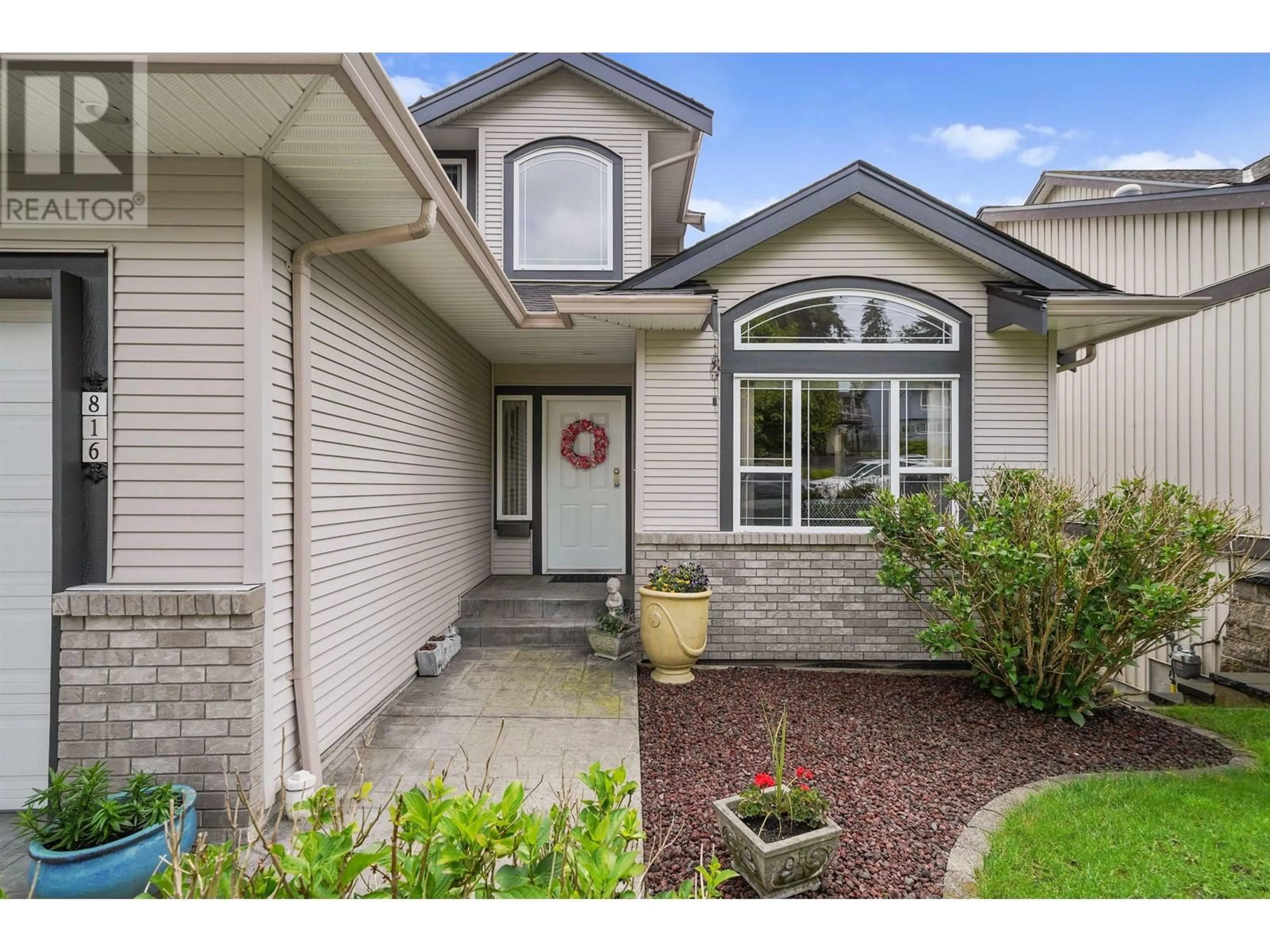 Home with vinyl exterior material, street for 816 HUBER DRIVE, Port Coquitlam British Columbia V3B2S9