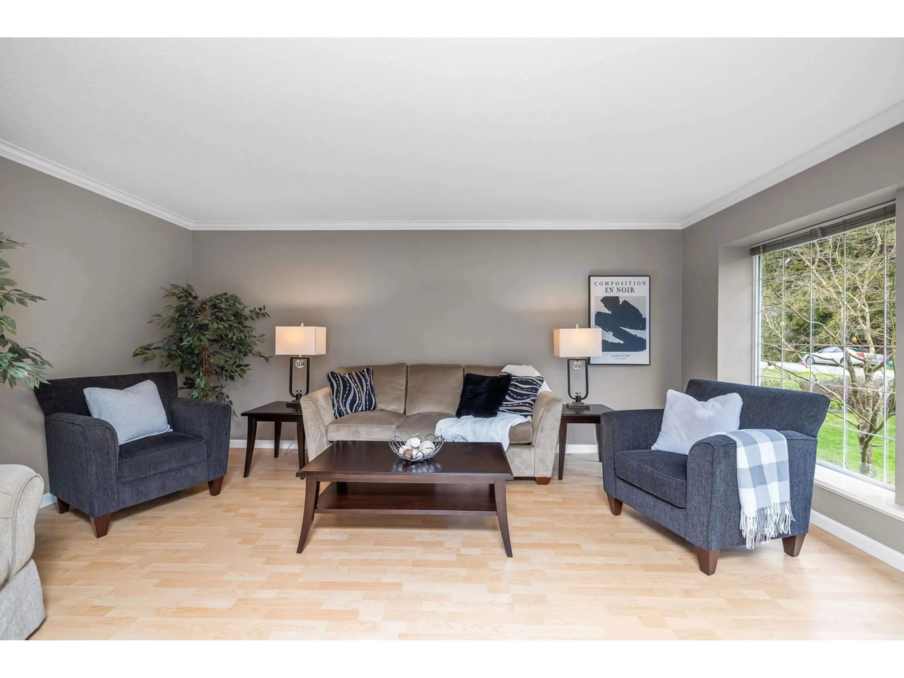 Living room with furniture, wood/laminate floor for 20676 38A, Langley British Columbia V3A5L7