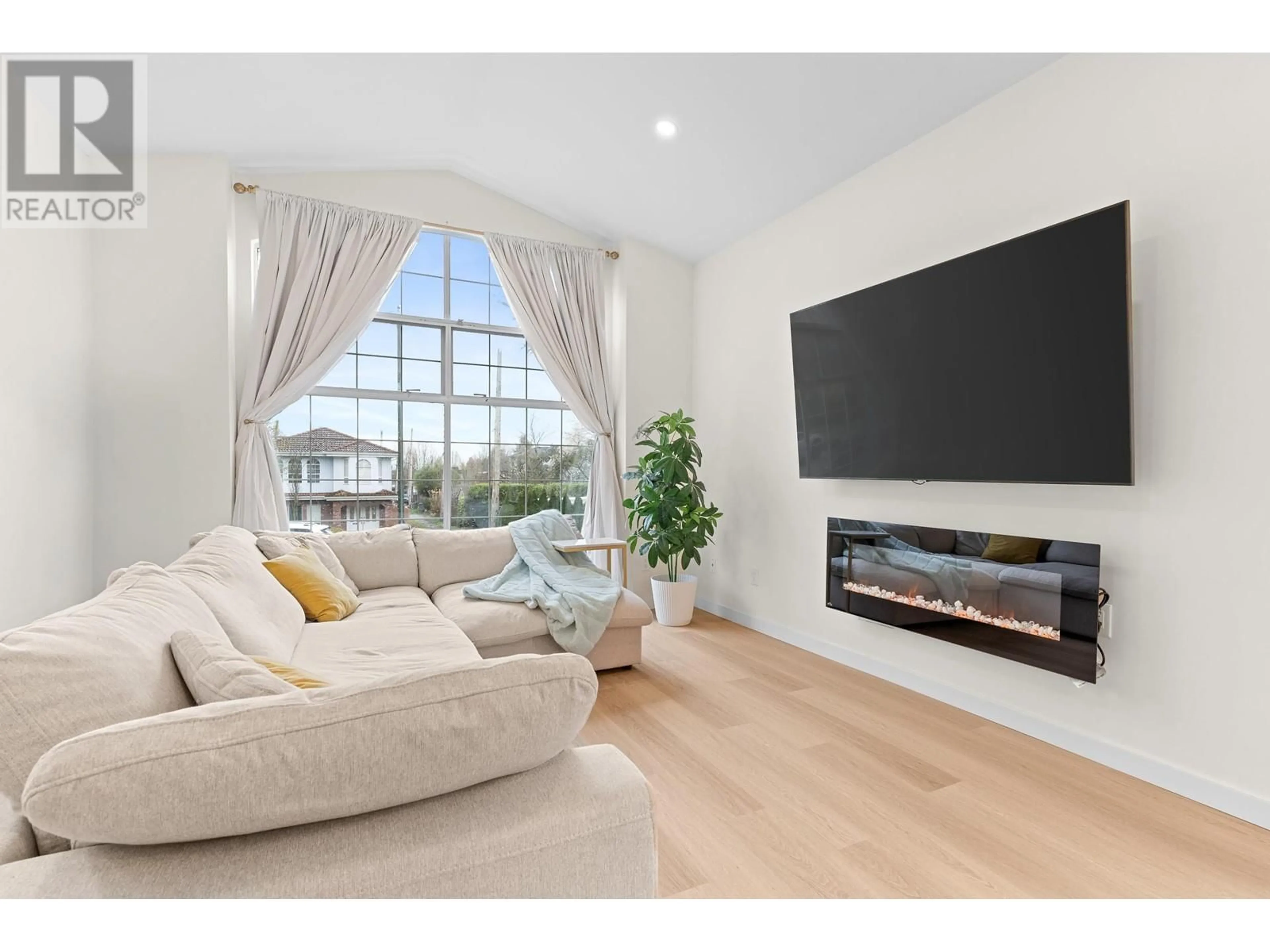 Living room with furniture, unknown for 333 48TH AVENUE, Vancouver British Columbia V5W2E2