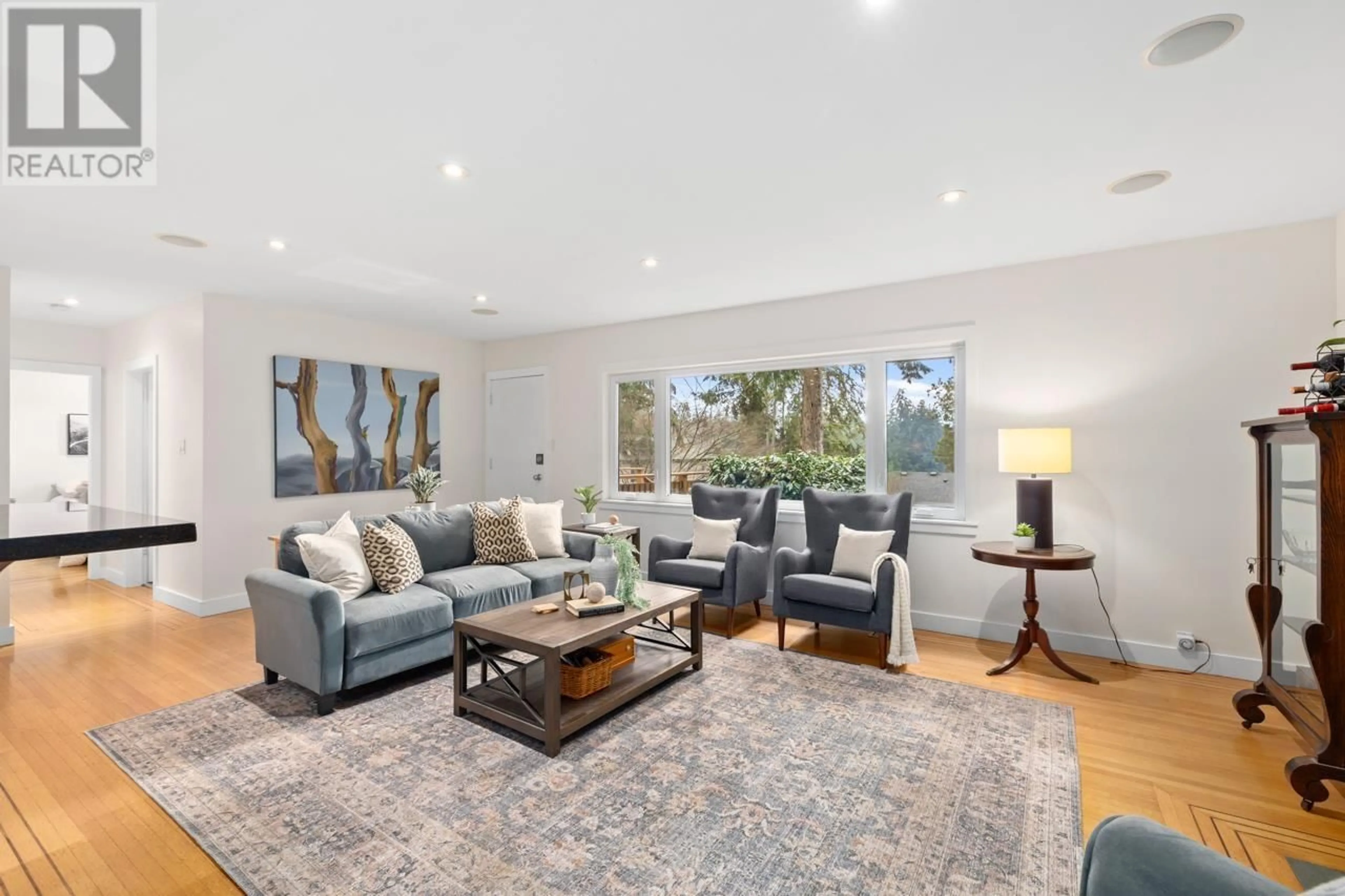 Living room with furniture, unknown for 3075 PLYMOUTH DRIVE, North Vancouver British Columbia V7H1C8